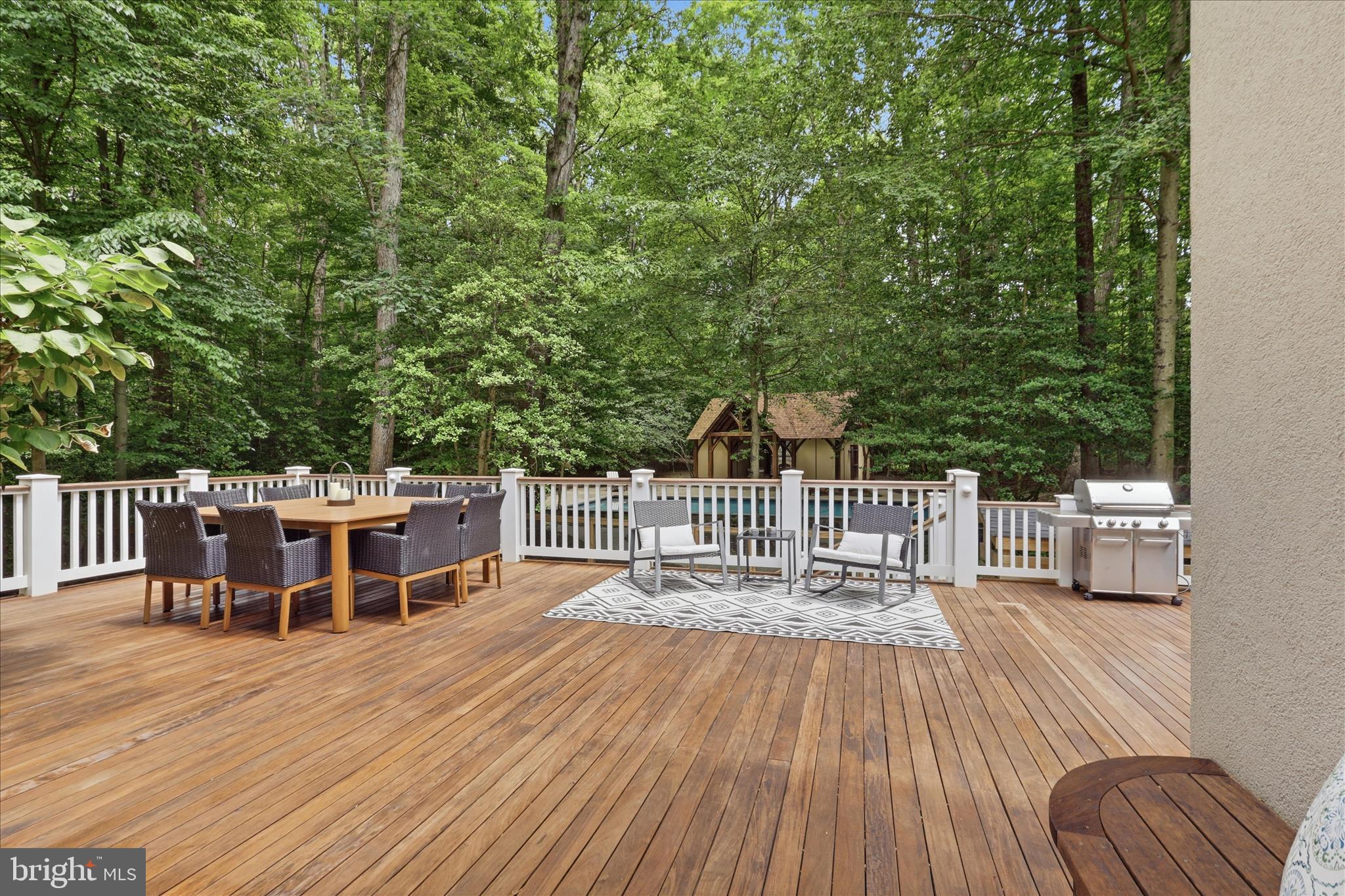 TWELVE OAKS - Residential