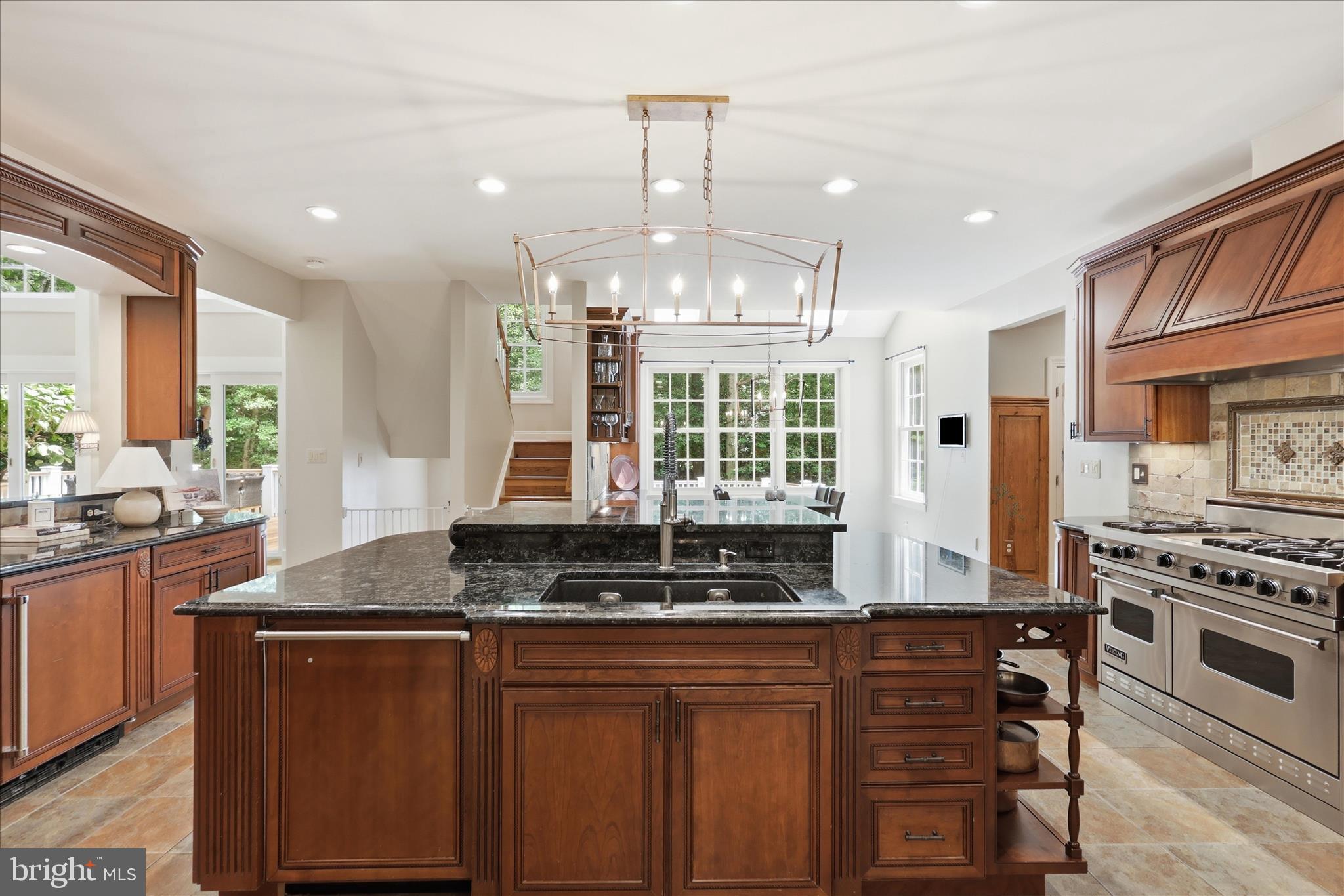 TWELVE OAKS - Residential