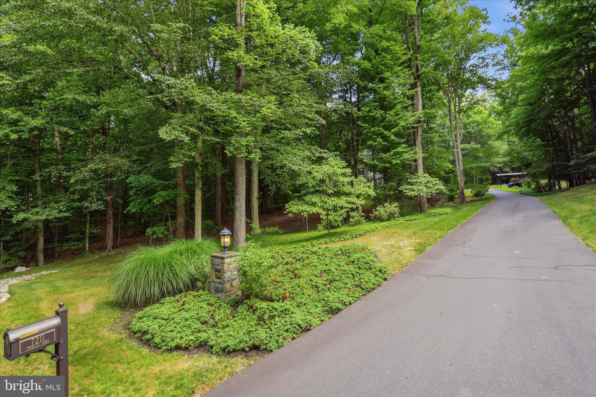 TWELVE OAKS - Residential