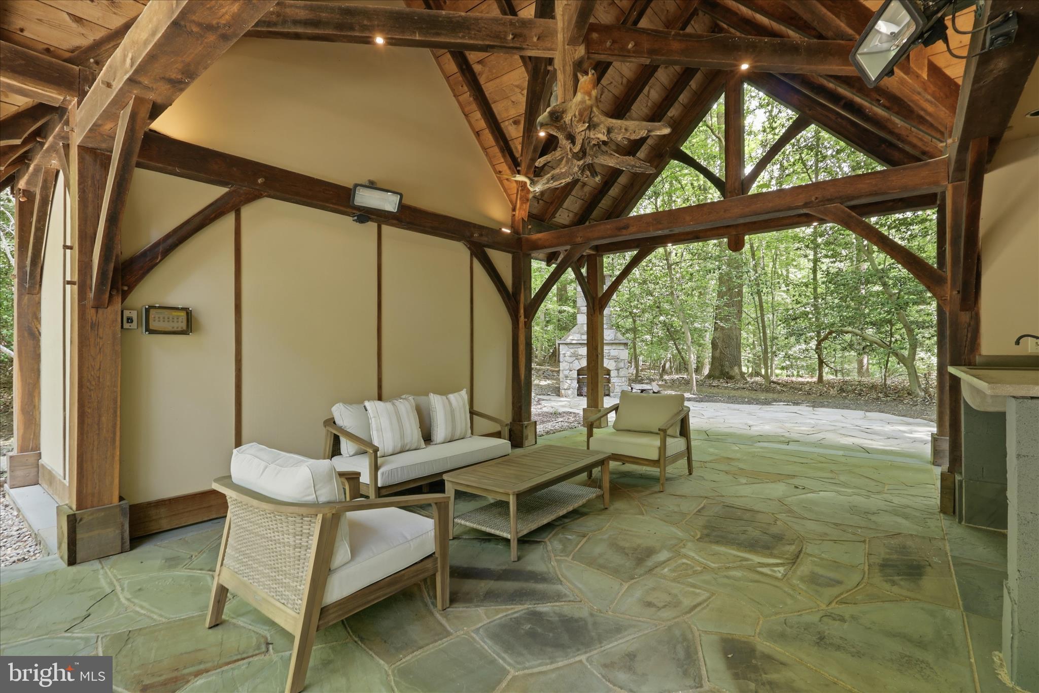 TWELVE OAKS - Residential