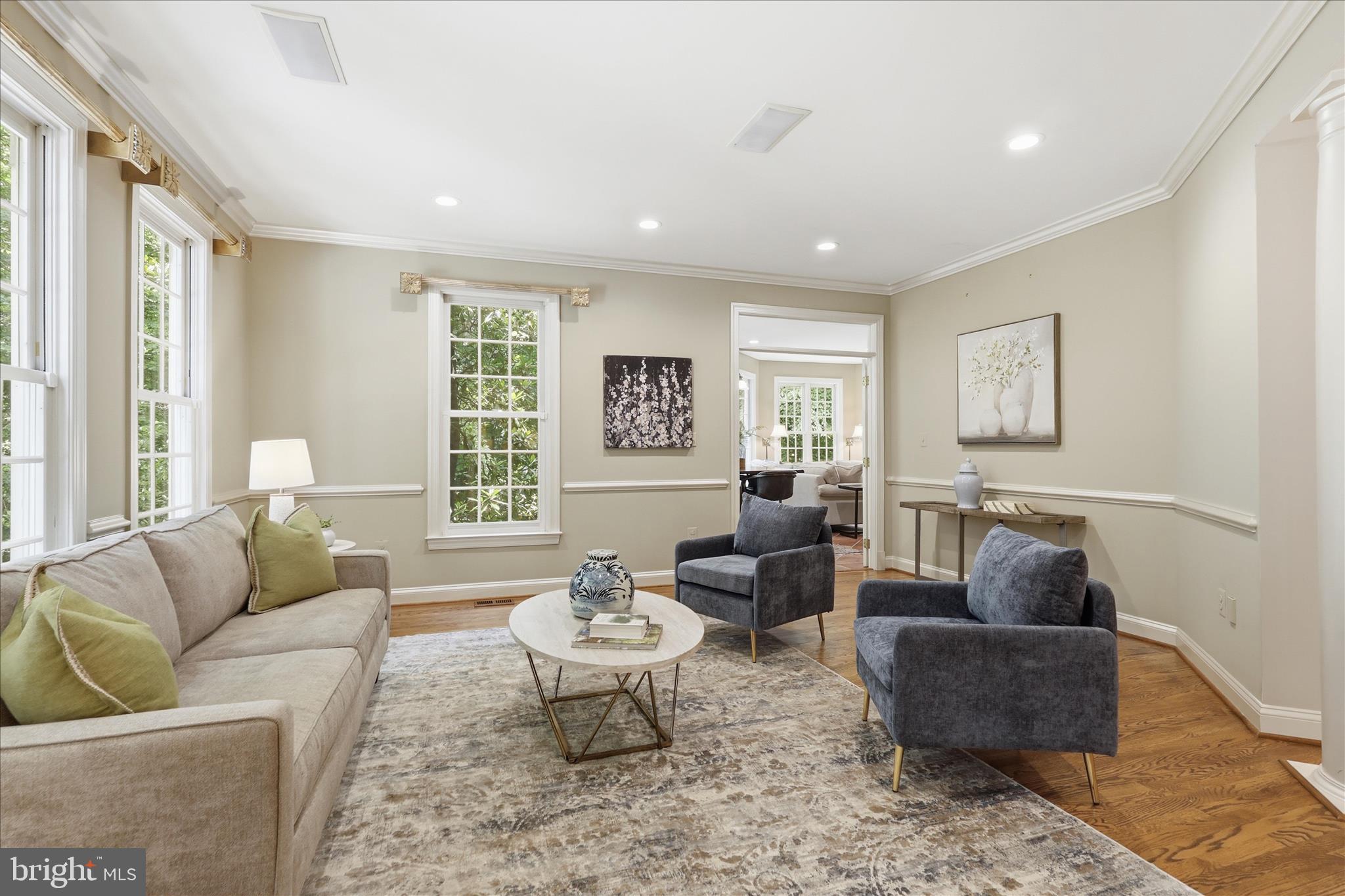TWELVE OAKS - Residential