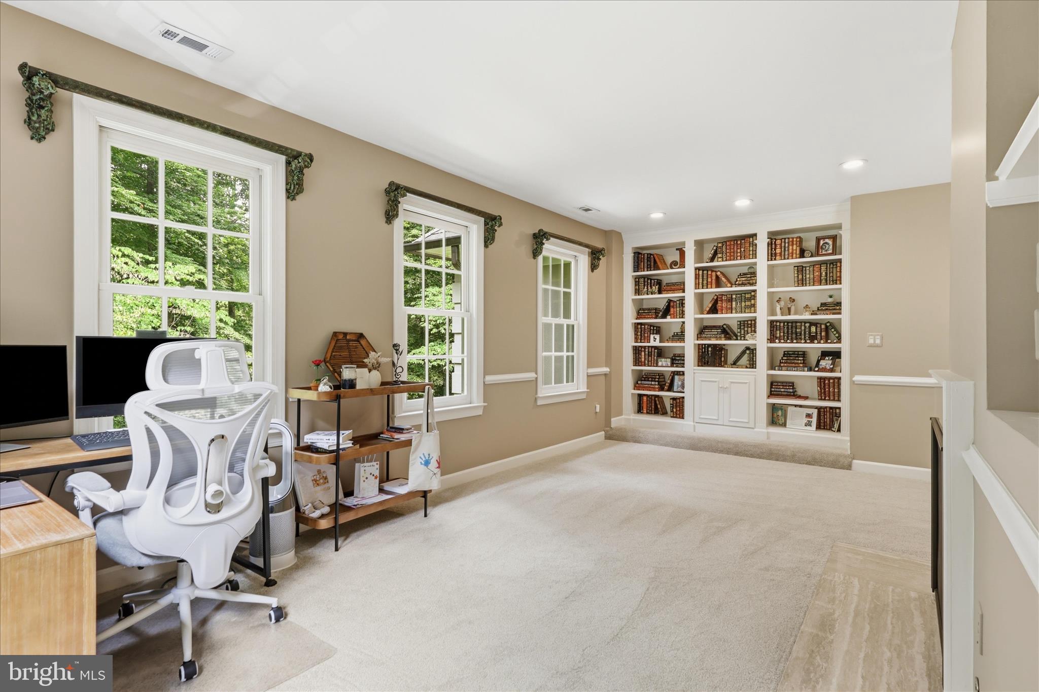 TWELVE OAKS - Residential