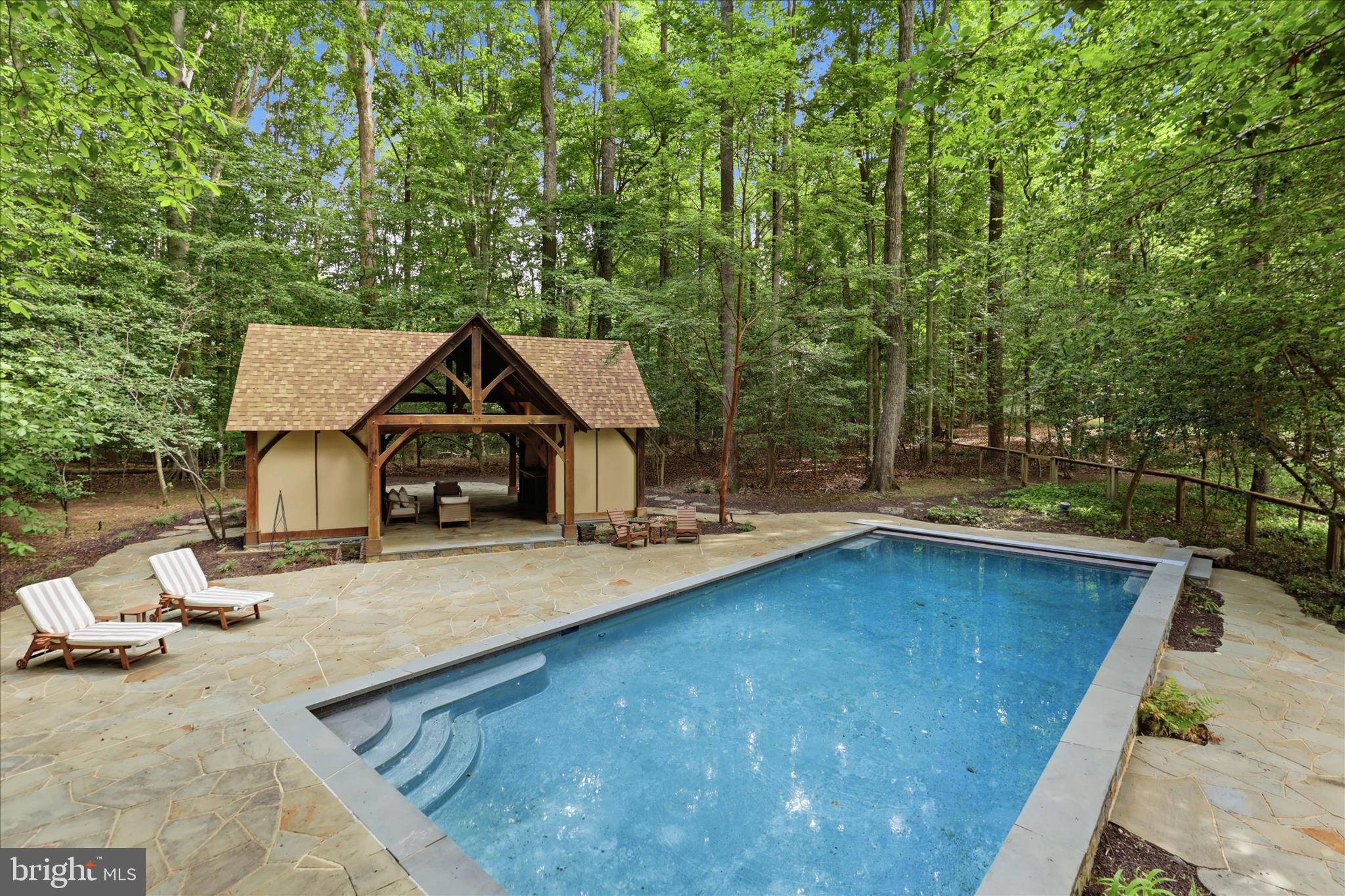 TWELVE OAKS - Residential