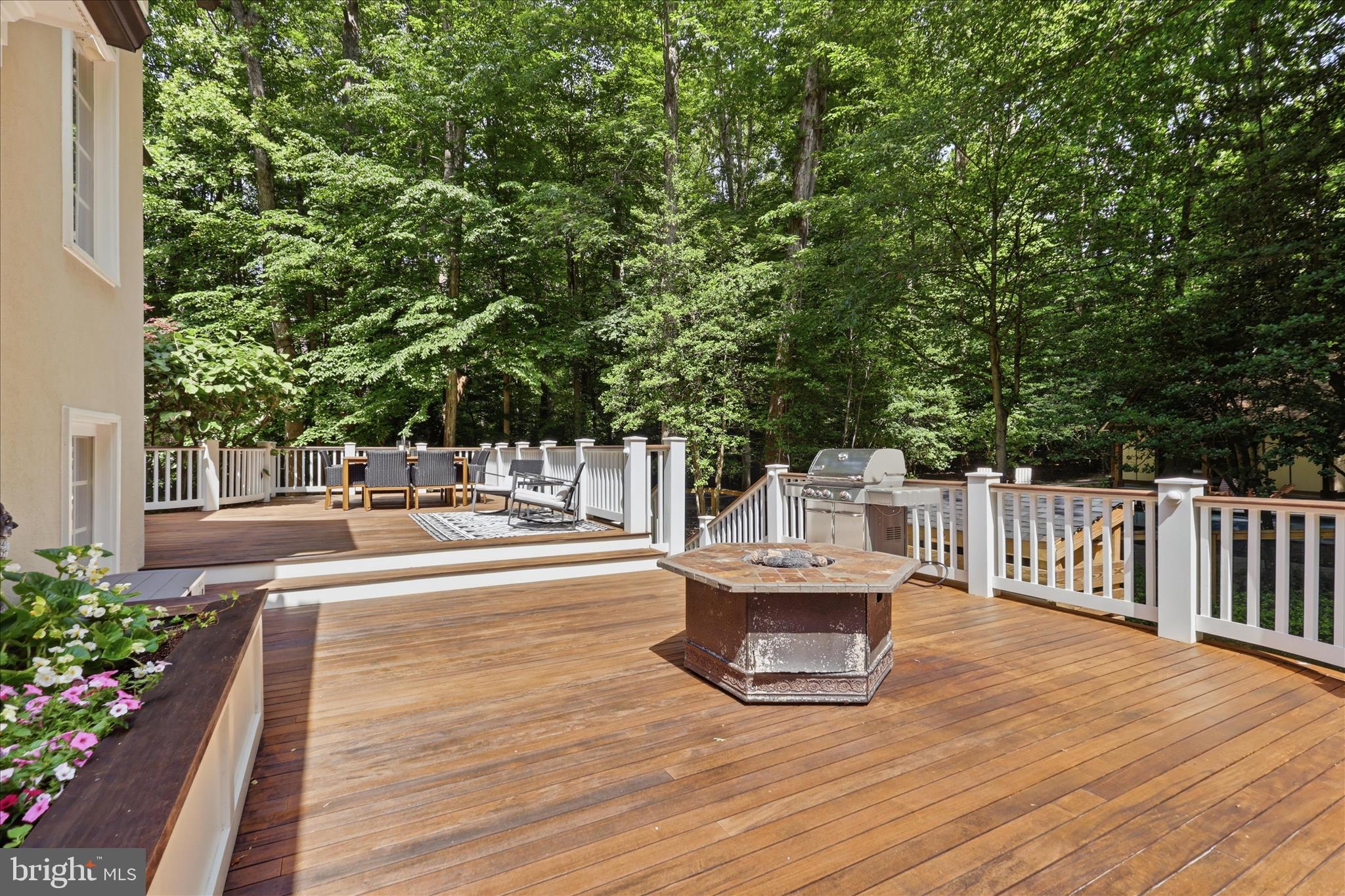 TWELVE OAKS - Residential