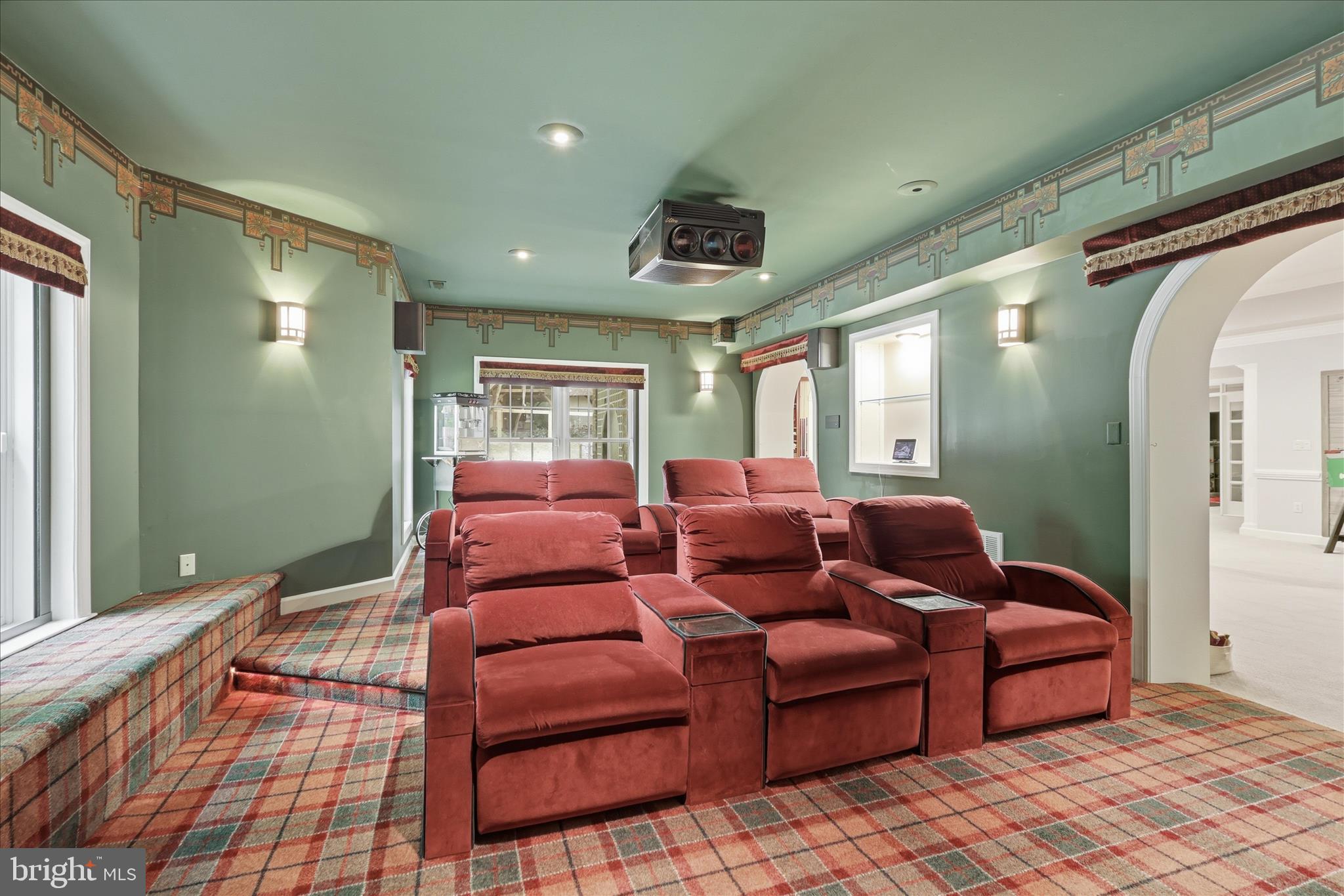 TWELVE OAKS - Residential