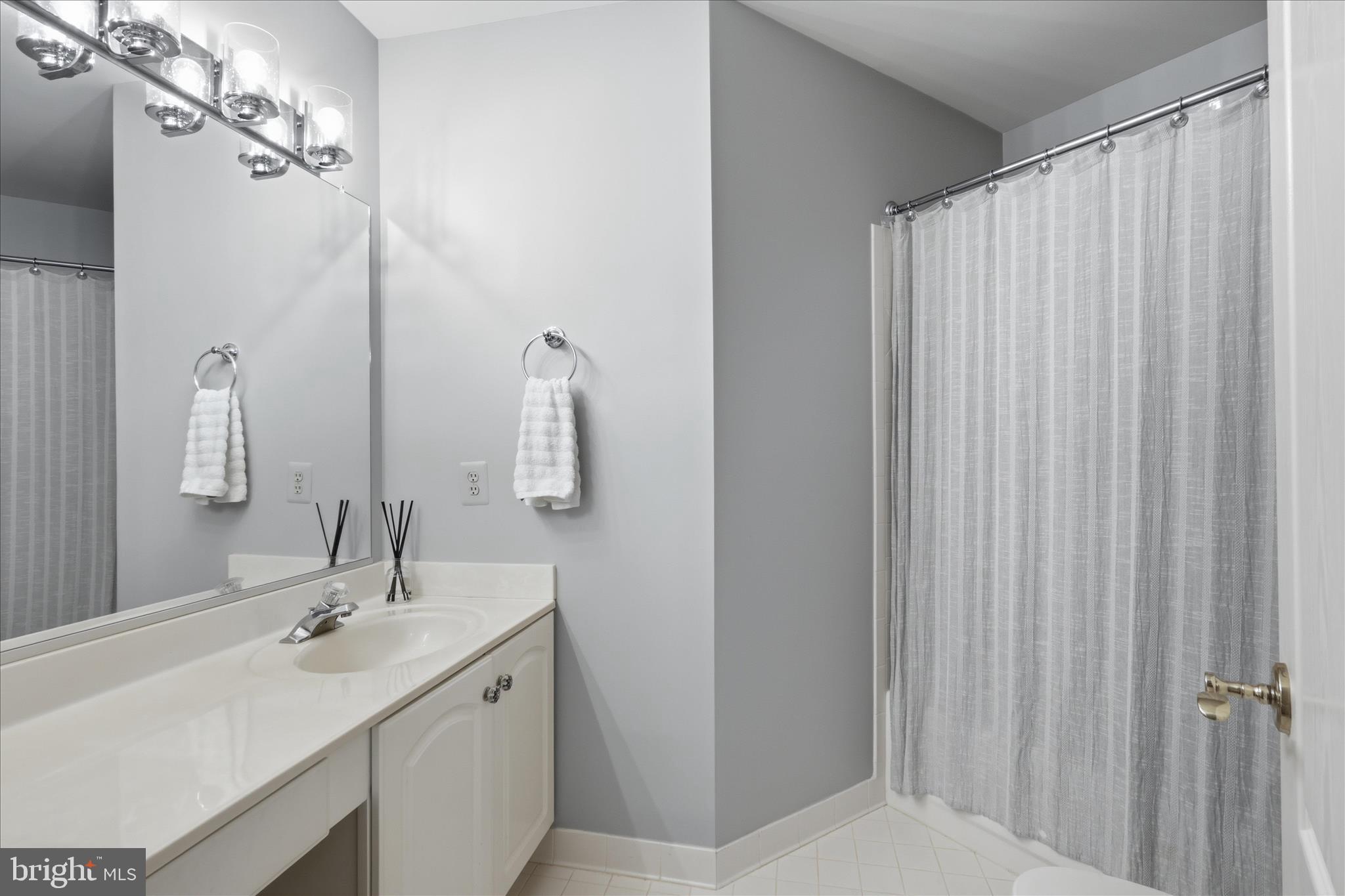 TWELVE OAKS - Residential