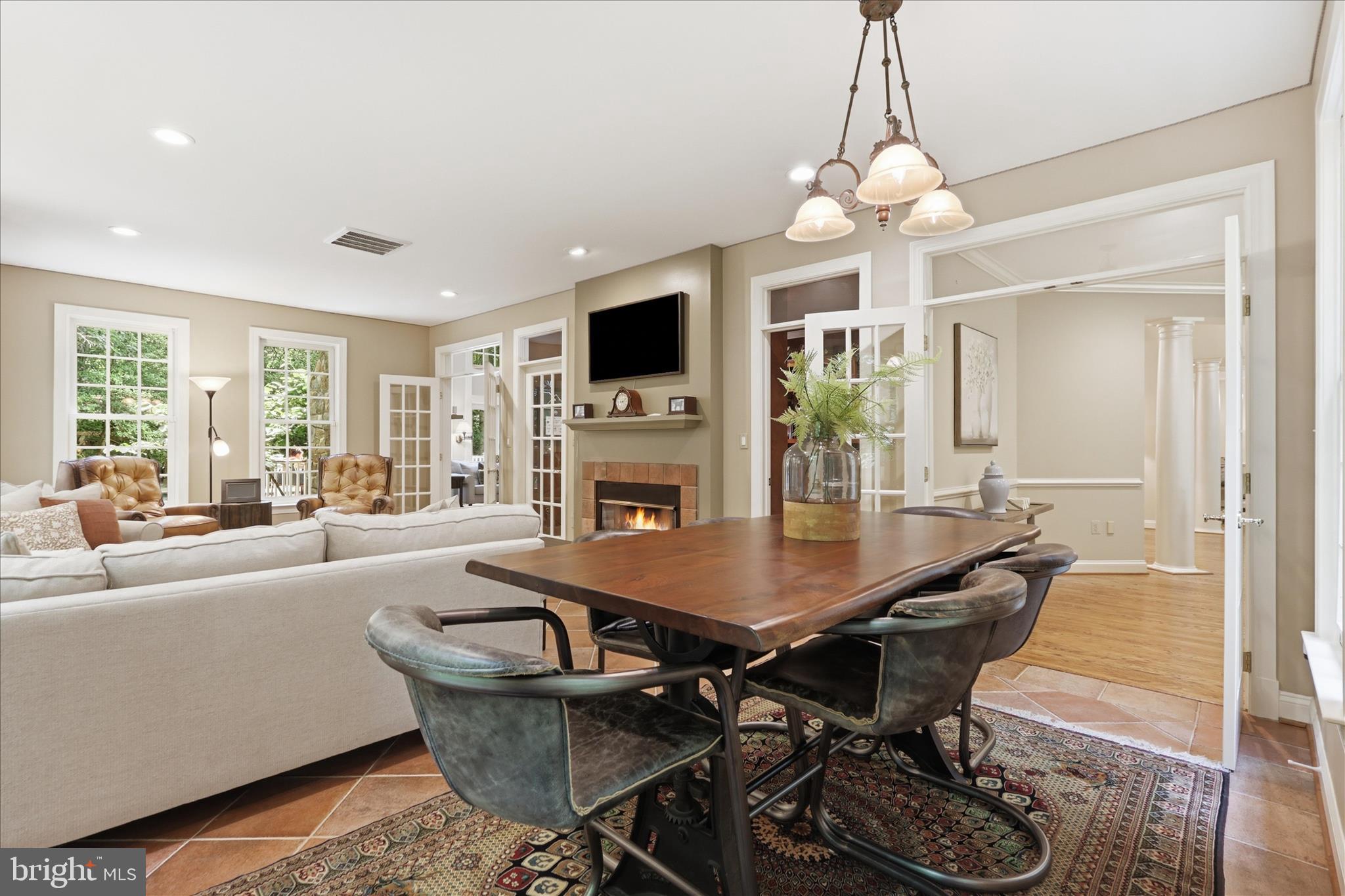 TWELVE OAKS - Residential