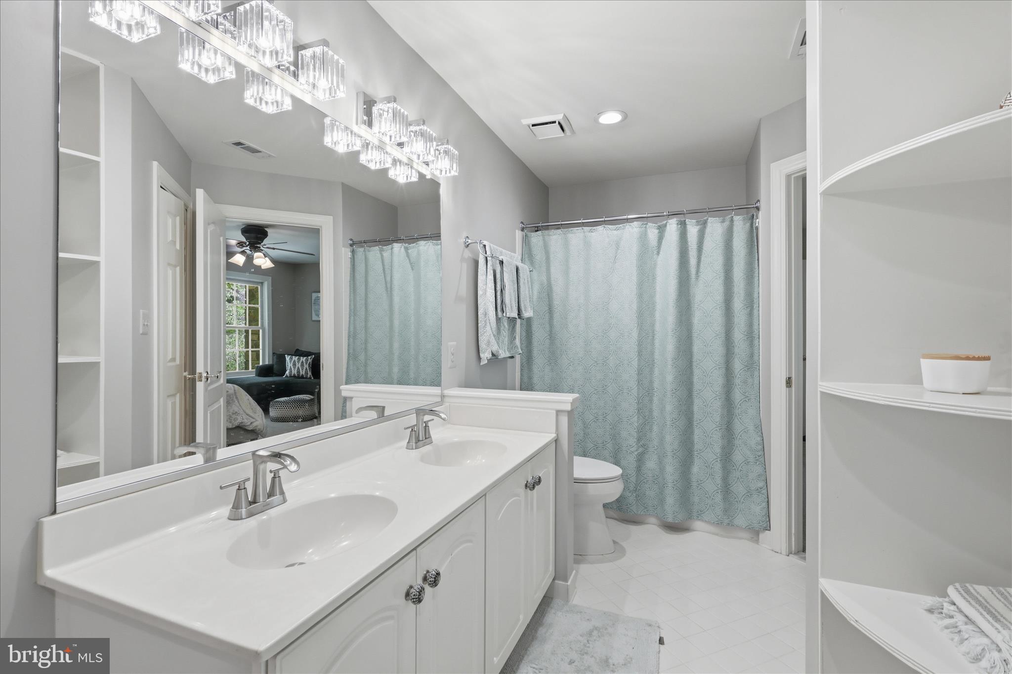 TWELVE OAKS - Residential