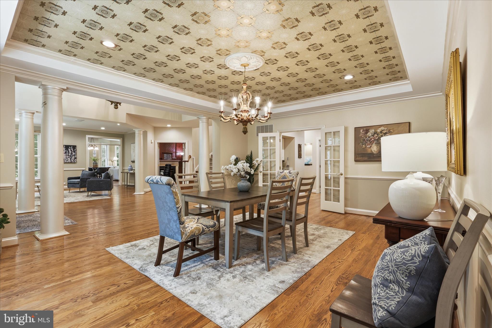TWELVE OAKS - Residential