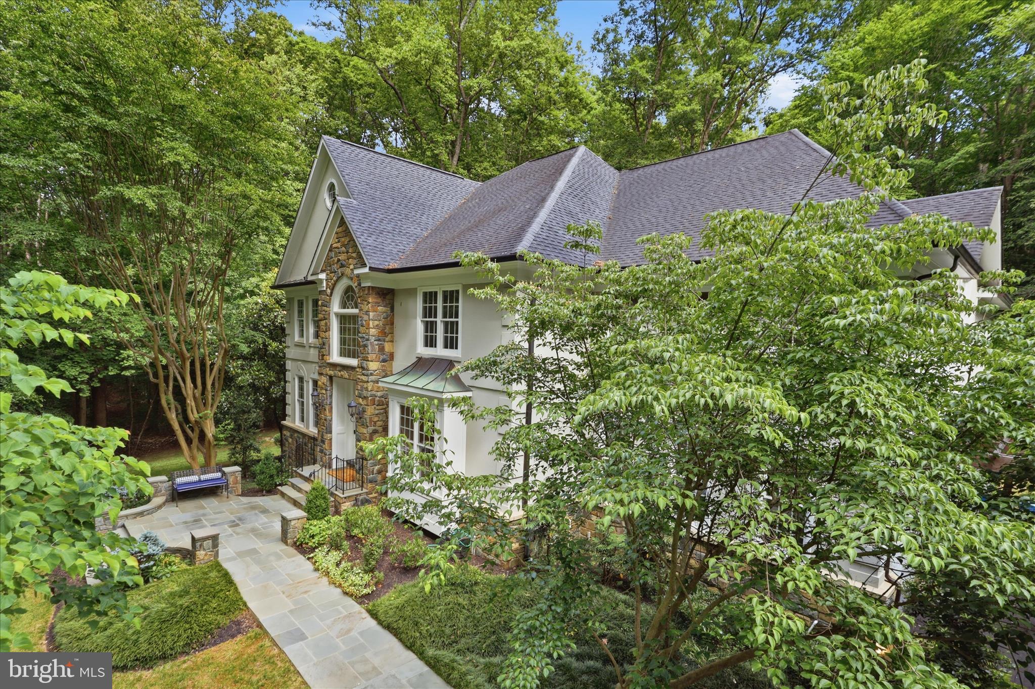 TWELVE OAKS - Residential