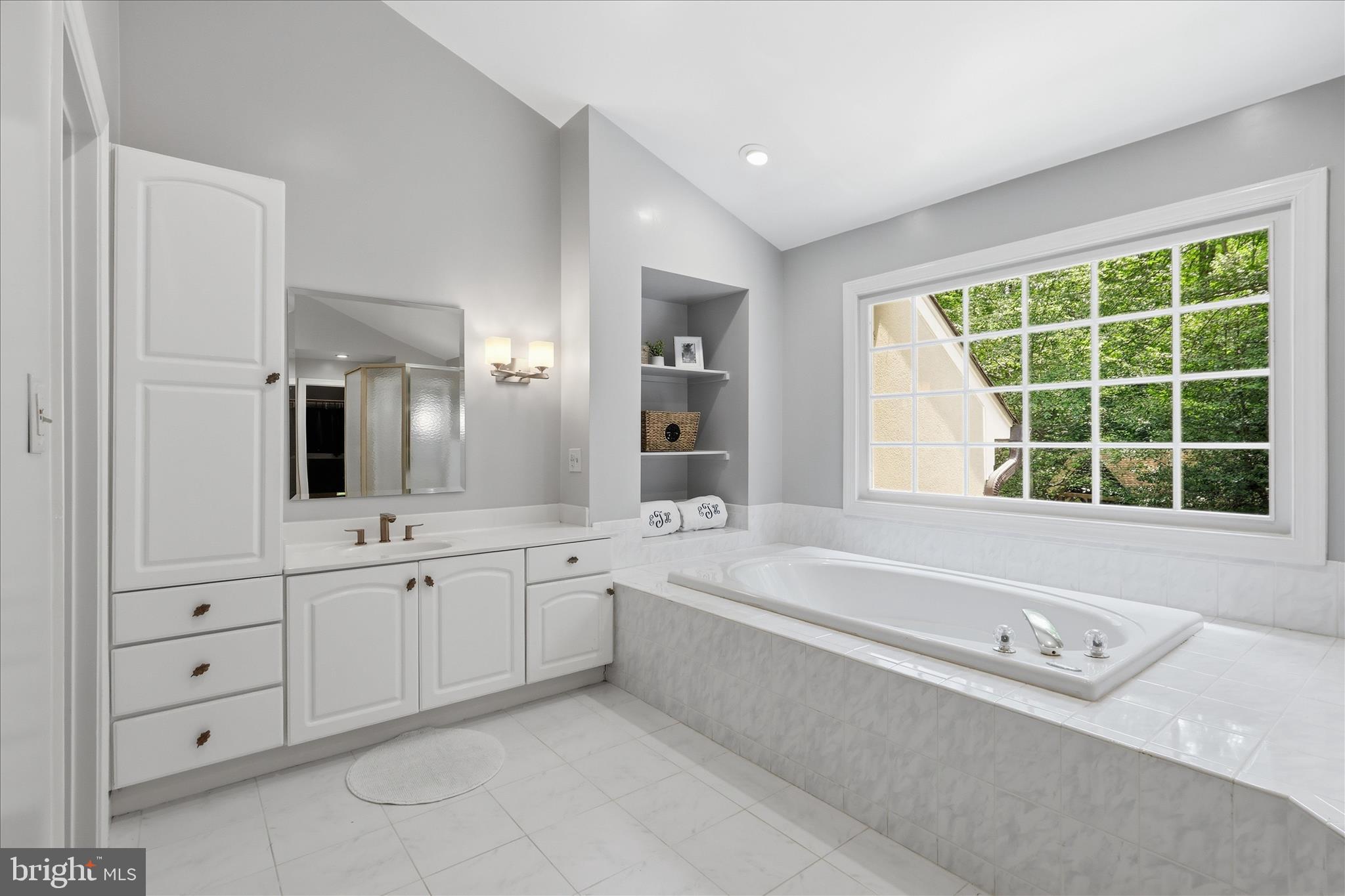 TWELVE OAKS - Residential