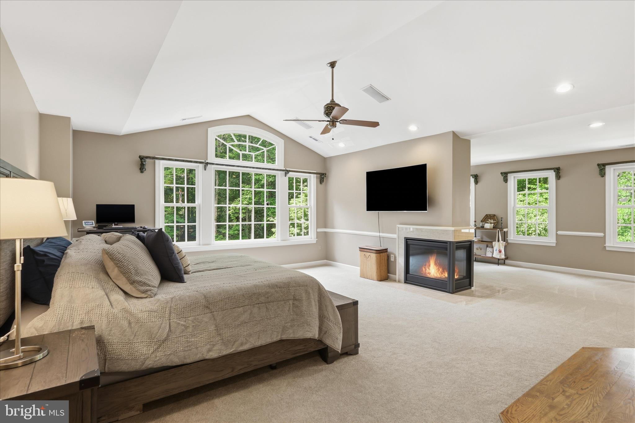 TWELVE OAKS - Residential