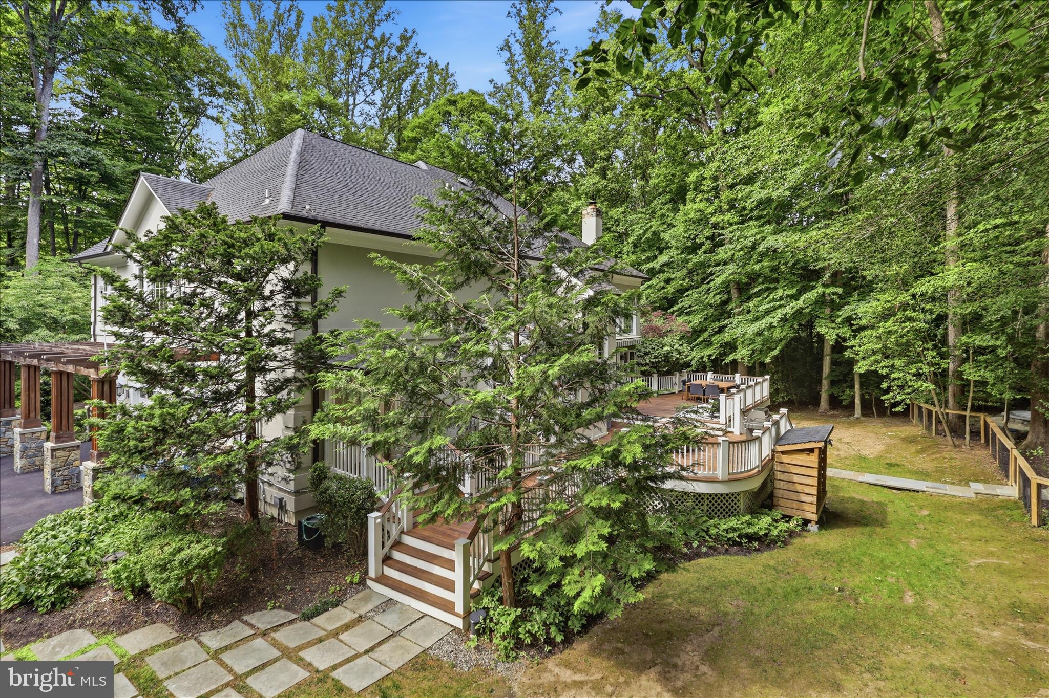 TWELVE OAKS - Residential