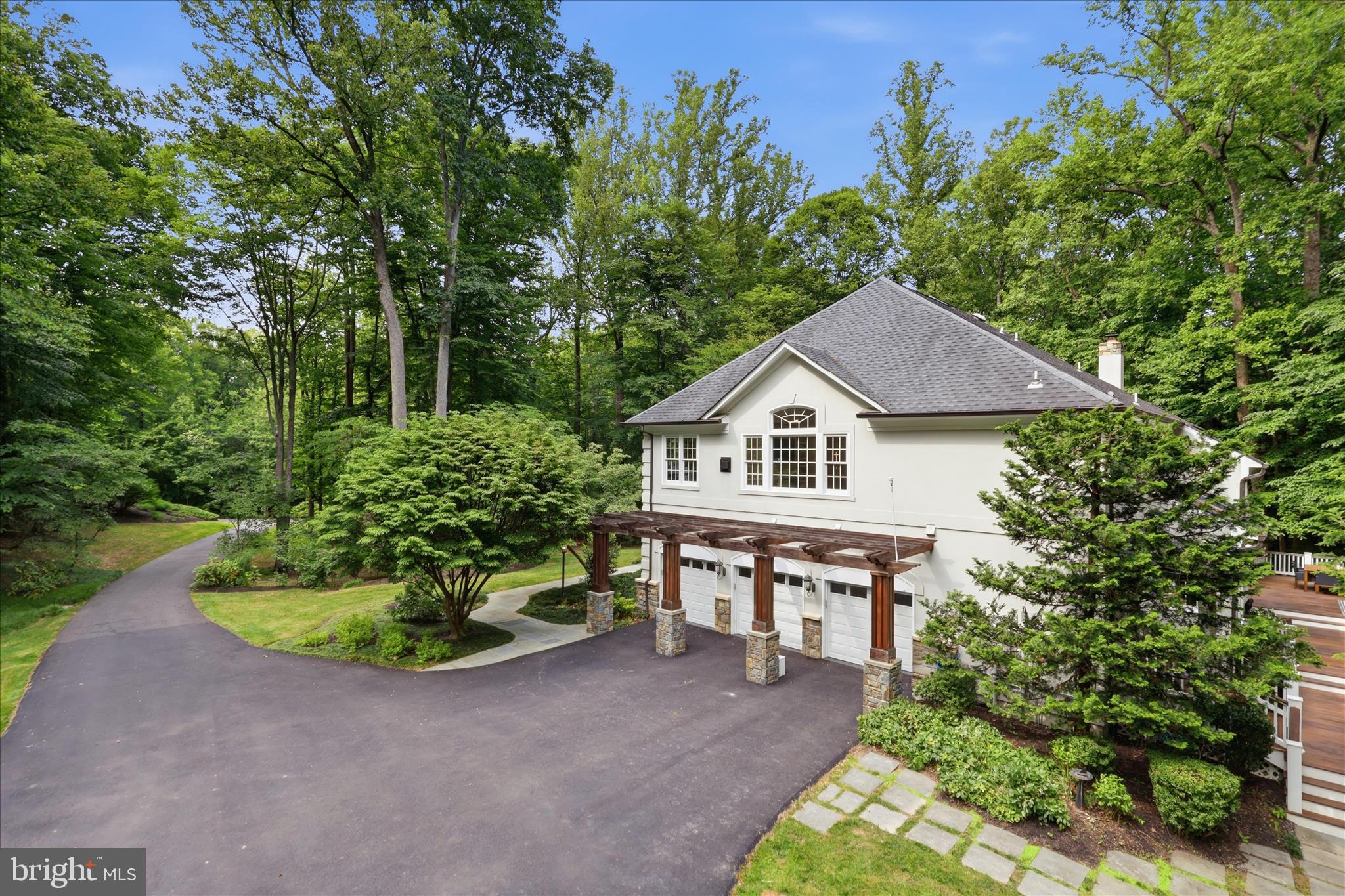 TWELVE OAKS - Residential