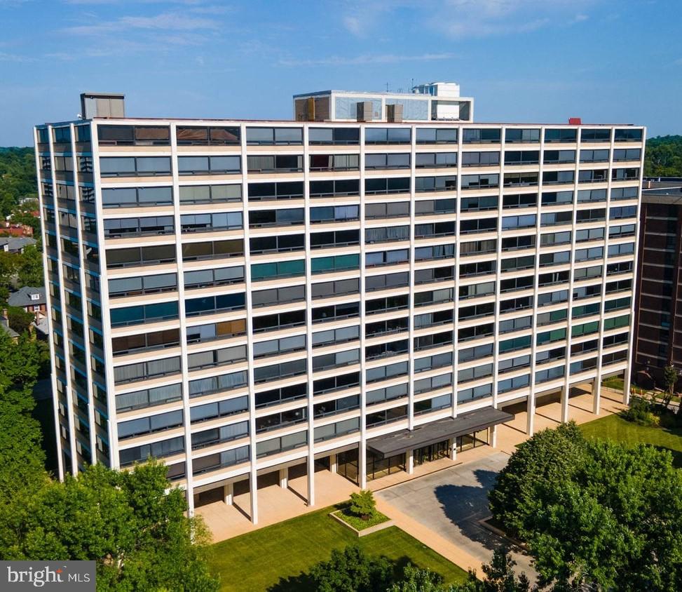 Efficient living at Mies van der Rohe's Mid-Century Masterpiece....Highfield House. This junior one bedroom is truly a classic.....featuring a full wall of windows, giving the feeling of being outside.  Modern, sophisticated kitchen opens to the main living area.  Ample closet space.  Monthly condo fee includes heat, central AC, cooking gas, water and hot water, pool, 24-hour front desk. Convenient to Johns Hopkins University, Penn Station and Union Memorial Hospital.  Less IS More!!