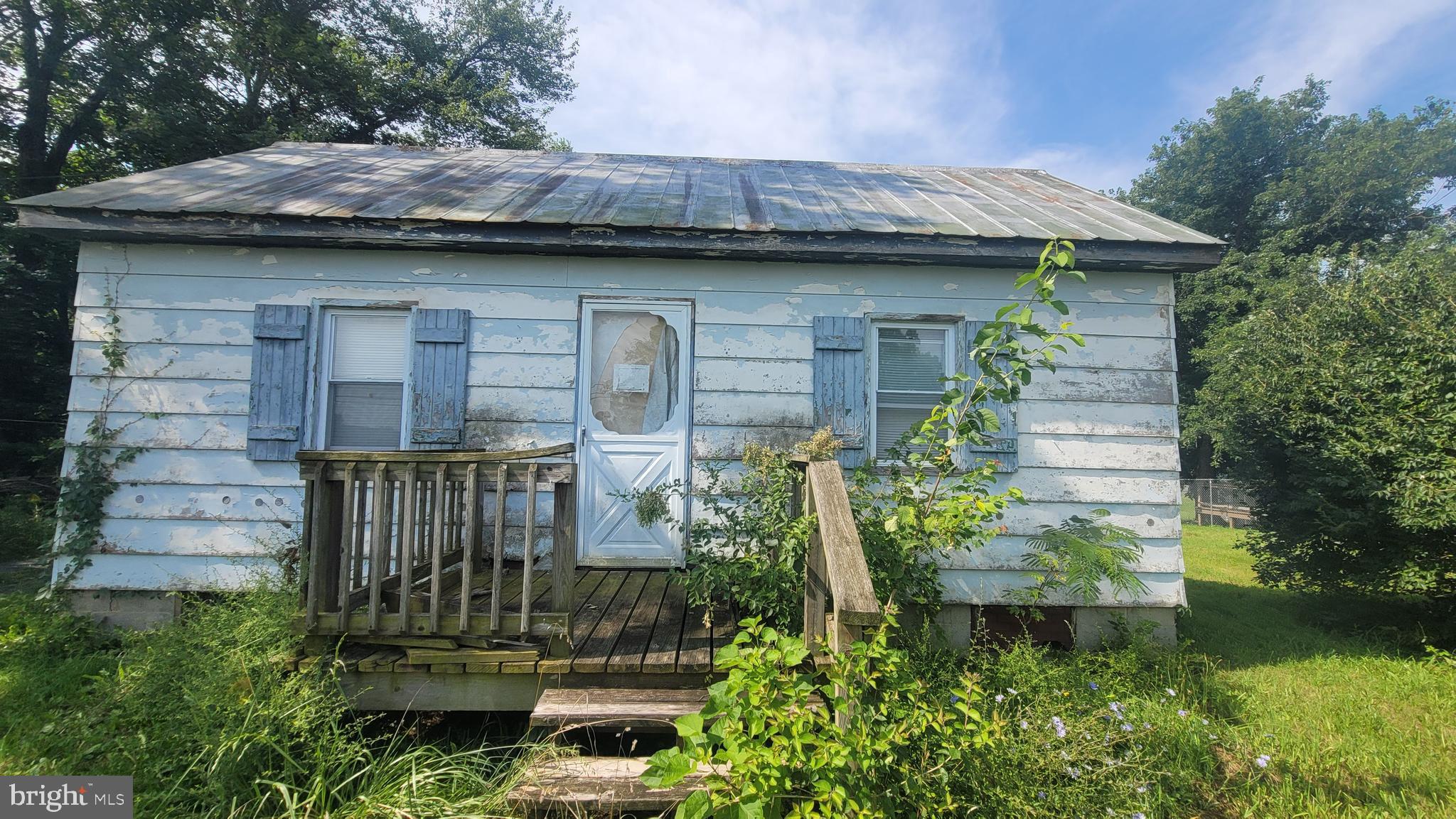 *FIXER UPPER*A great property for someone looking to start a project of renovation/fixer upper,to build a new home or to build townhomes ,there are endless possibilities at this location. The location is perfect with nice open yard with a few trees for shade.This property is 3  lots, lots 5,6,and 7. The residence is on lot 6,each lot measures for 10,001 sq feet/0.23acres and combined for total of 30,003 sq.feet/ 0.69 acres.It is a major renovation project or major fixer upper but a prime spot for any real estate.