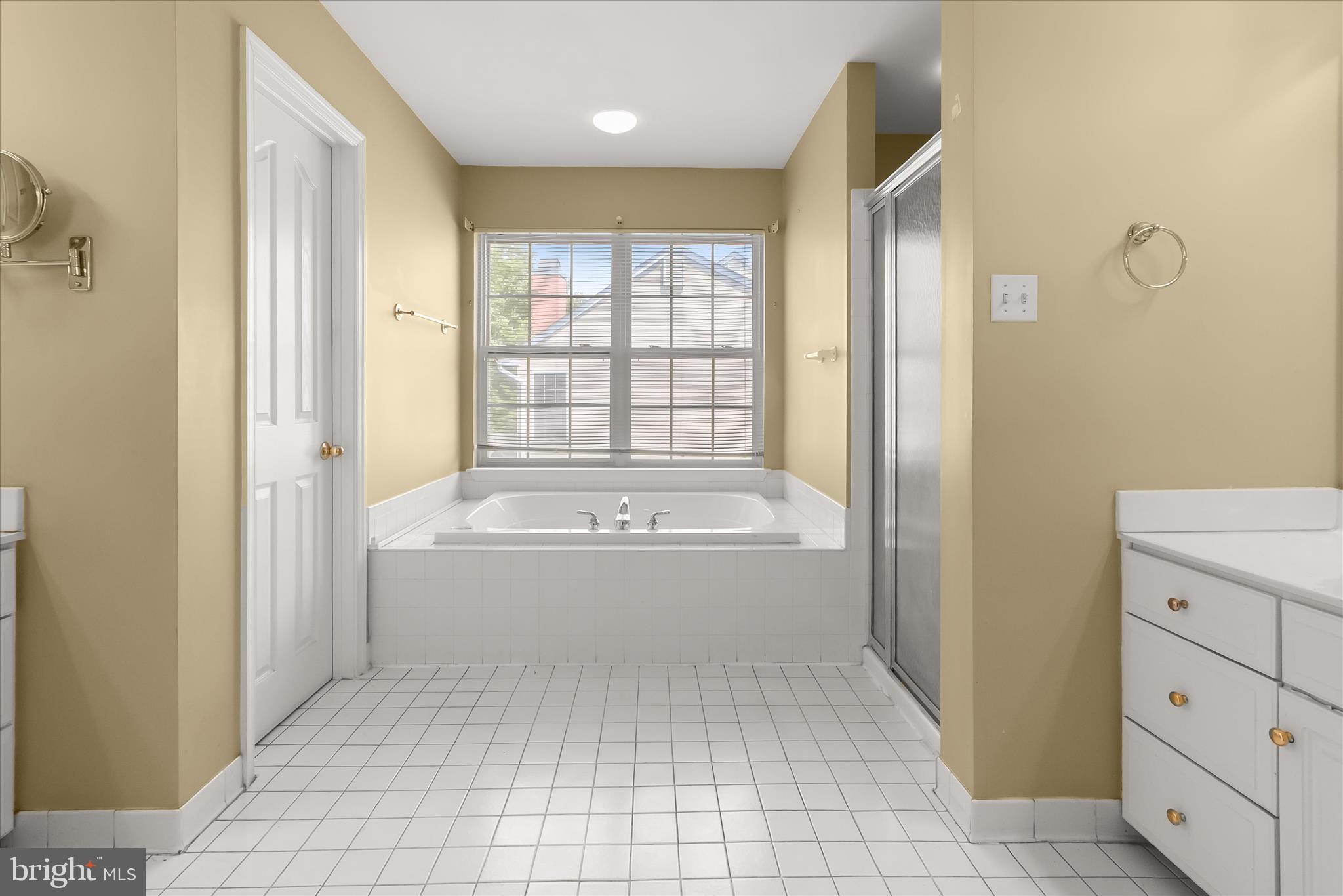 NORTHRIDGE - Residential