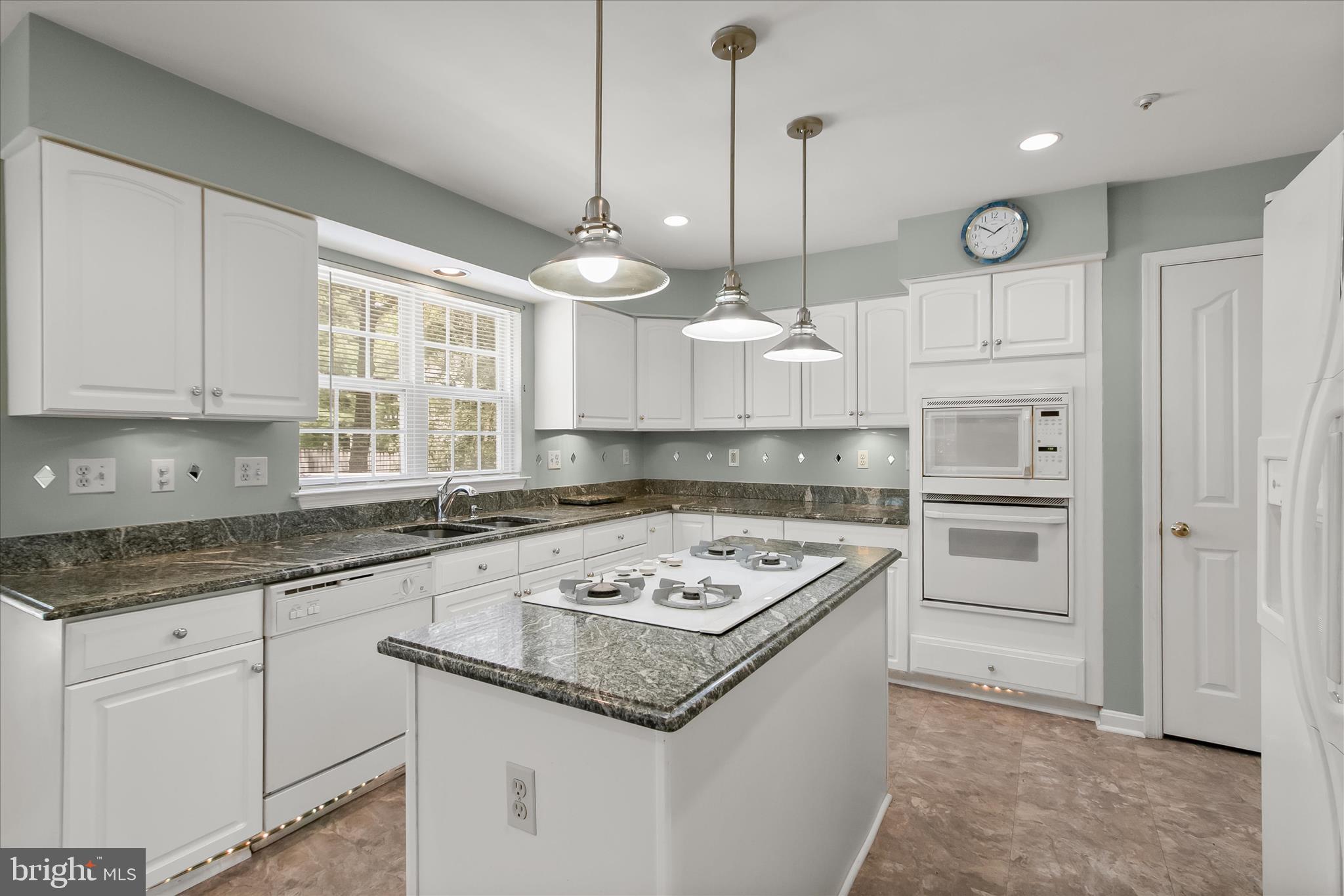 NORTHRIDGE - Residential