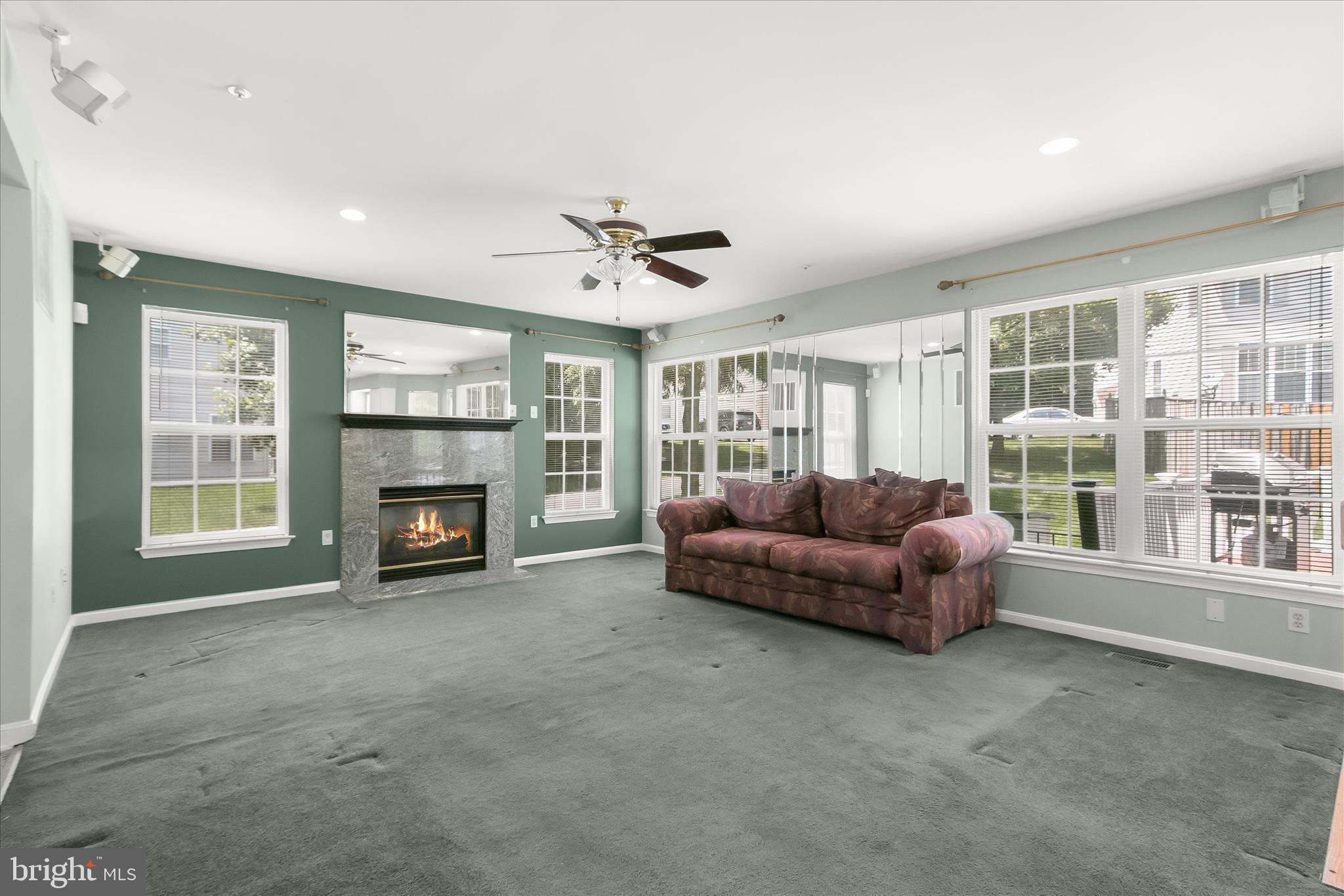 NORTHRIDGE - Residential