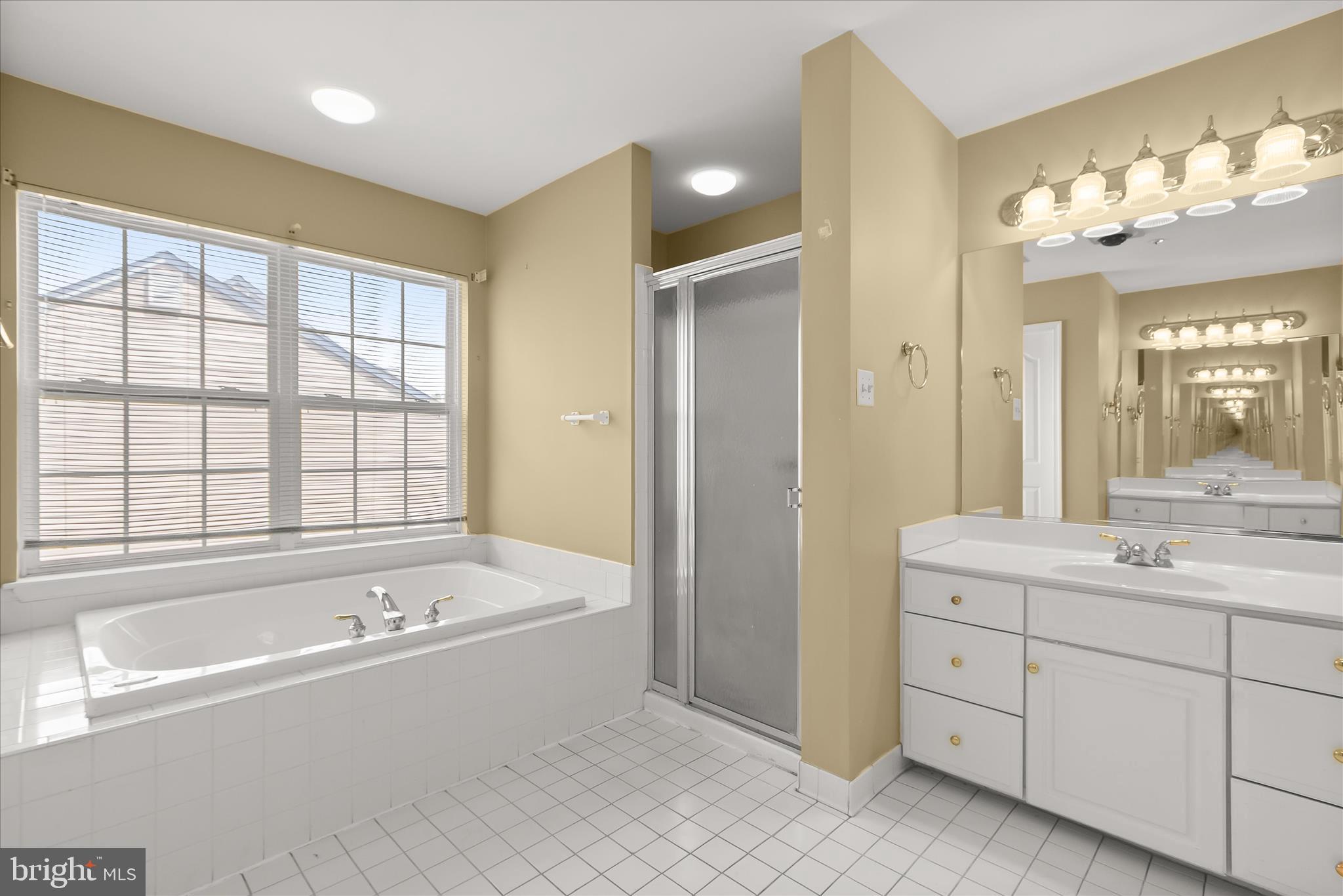 NORTHRIDGE - Residential