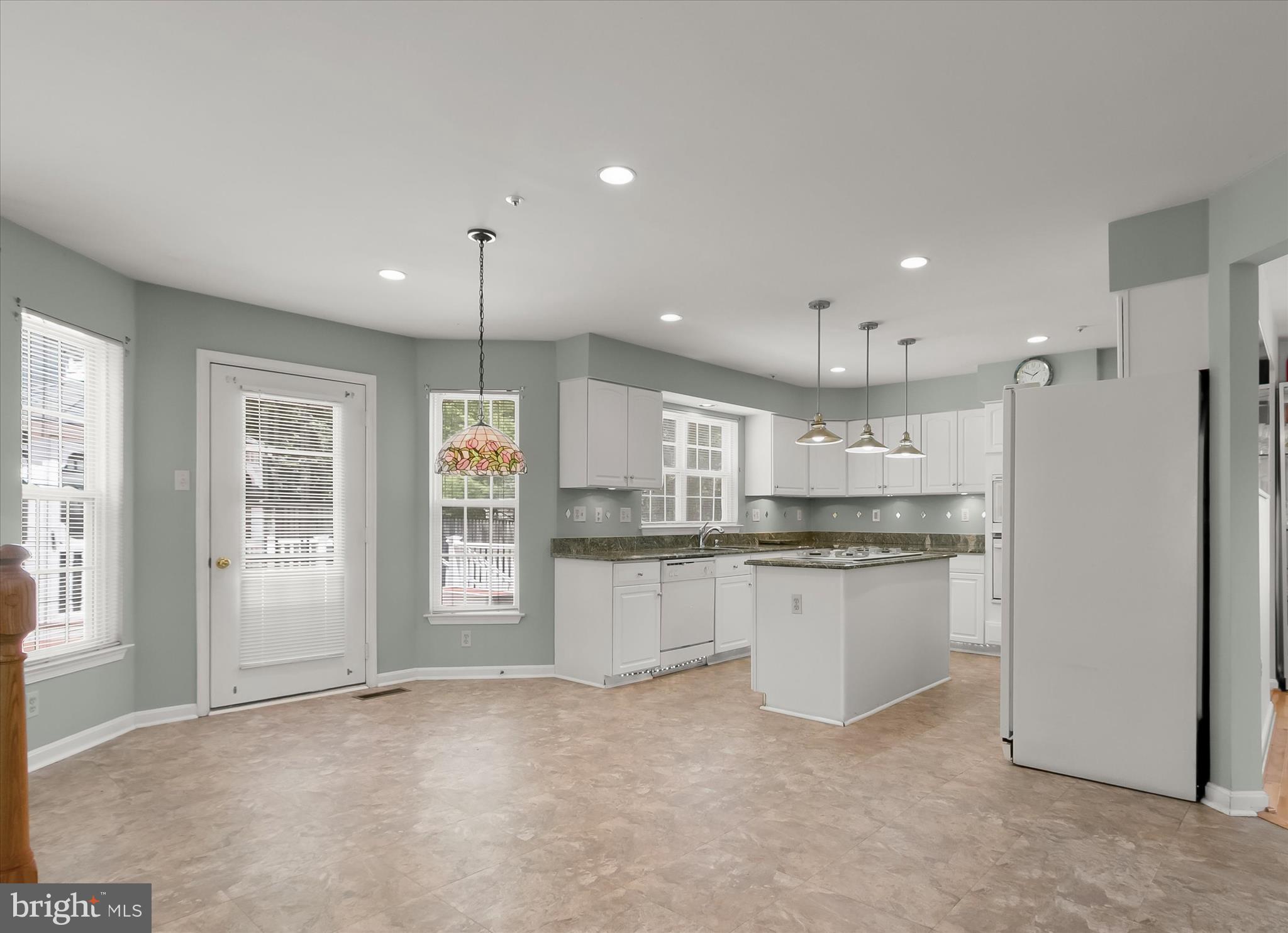 NORTHRIDGE - Residential