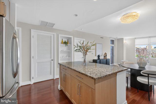ONE PARK CREST CONDOMINIUM - Residential