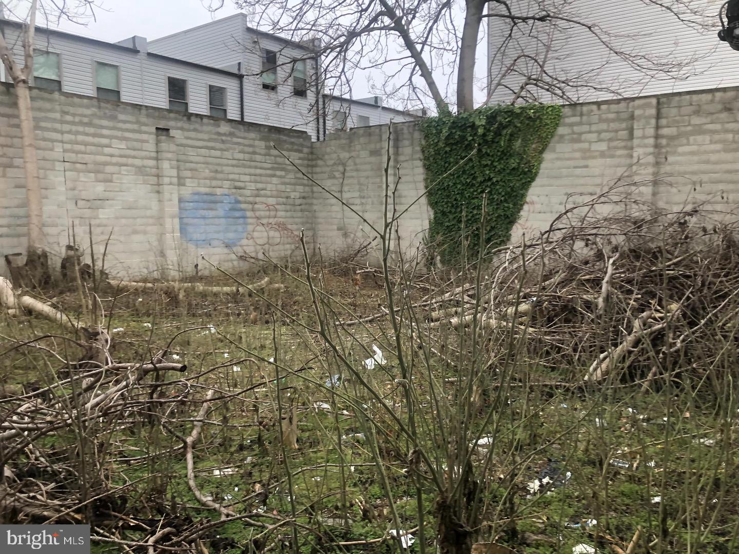 POINT BREEZE - Land