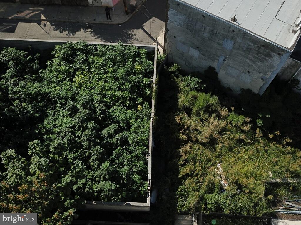 POINT BREEZE - Land
