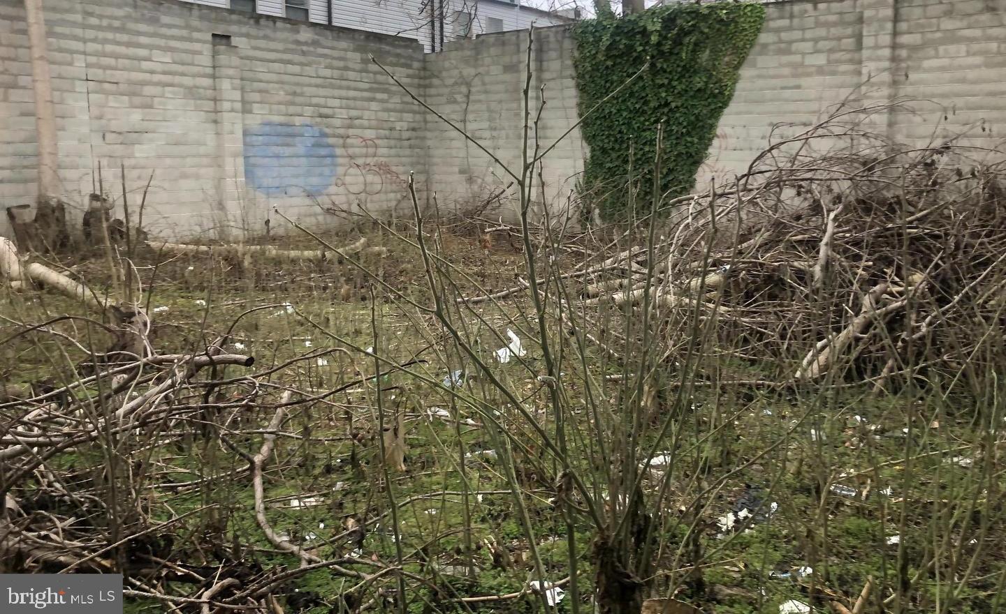 POINT BREEZE - Land
