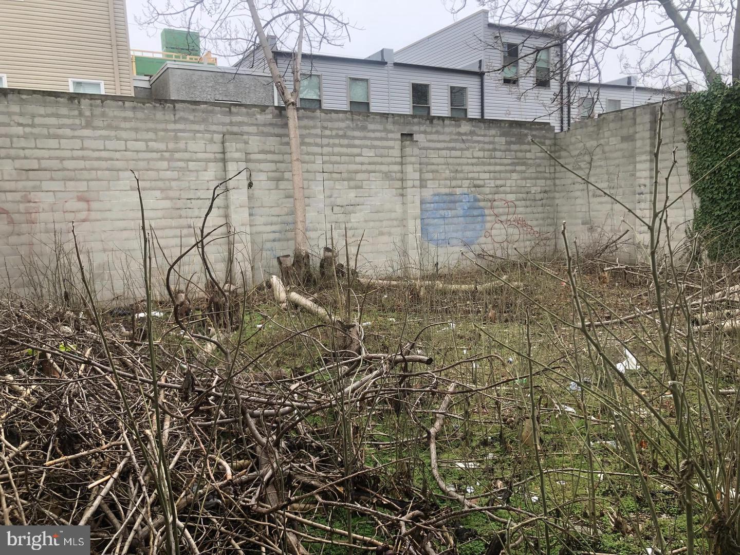 POINT BREEZE - Land