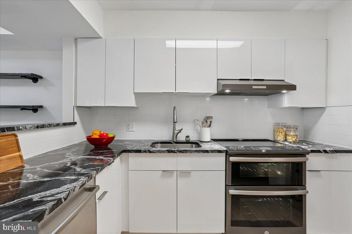 THE GABLES ON TUCKERMAN - Residential