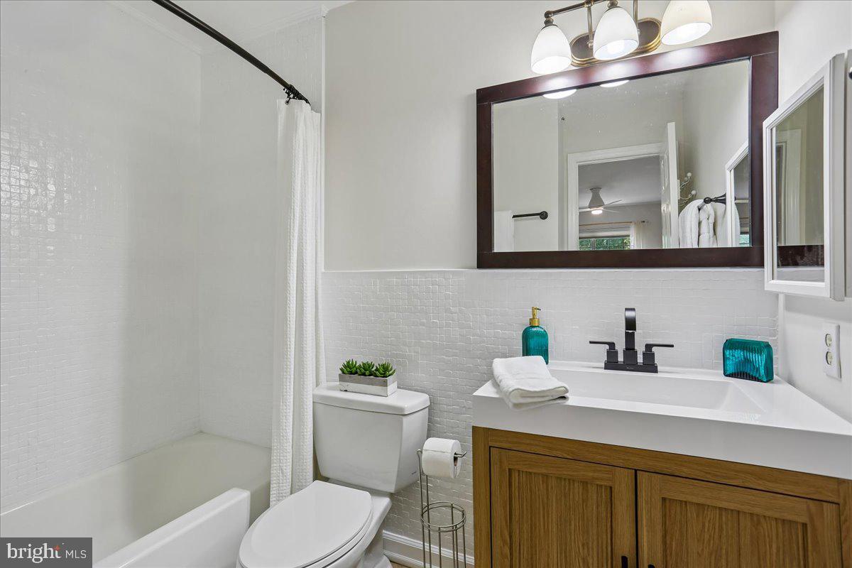 THE GABLES ON TUCKERMAN - Residential