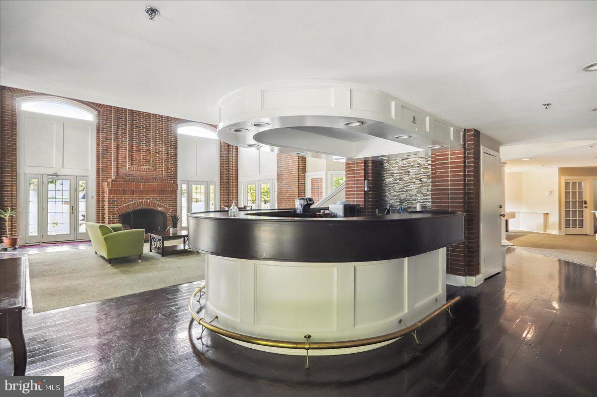 THE GABLES ON TUCKERMAN - Residential