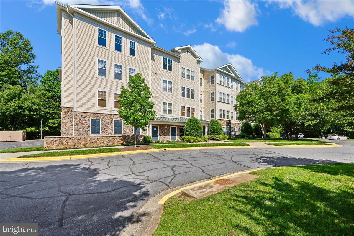 Enjoy the comfort and luxury of this special one-bedroom, one-bath condominium with a reserved parking space. This 3rd floor pristine apartment blends a casual, innovative design in its unique floorplan. Here you can enjoy formal entertaining or everyday casual living – not to mention maintenance free living at its finest. This sun-drenched unit boasts an updated kitchen with maple cabinets, granite counters, and pass-through to the spacious living room. The sunny dining room can also serve as a relaxing sunroom and boasts hardwood floors. Take the hallway with guest closet to the wonderful carpeted primary bedroom that has a large walk-in closet and a second closet. Lovely, updated ceramic tile full bath with white vanity and tub/shower. This area also has a laundry closet with stackable washer and dryer and linen closet. It is just a perfect unit and located in the sought after Lakelands Ridge, which is minutes to Kentlands, Lakelands, Rio, and Crown. It offers you the convenience of being close to shopping, restaurants, movie theaters, major roadways, and Shady Grove Metro. Just a lovely community tucked in the trees with its own swimming pool, club house with party room and fitness center. This location is a commuter’s dream! What more could you ask for?