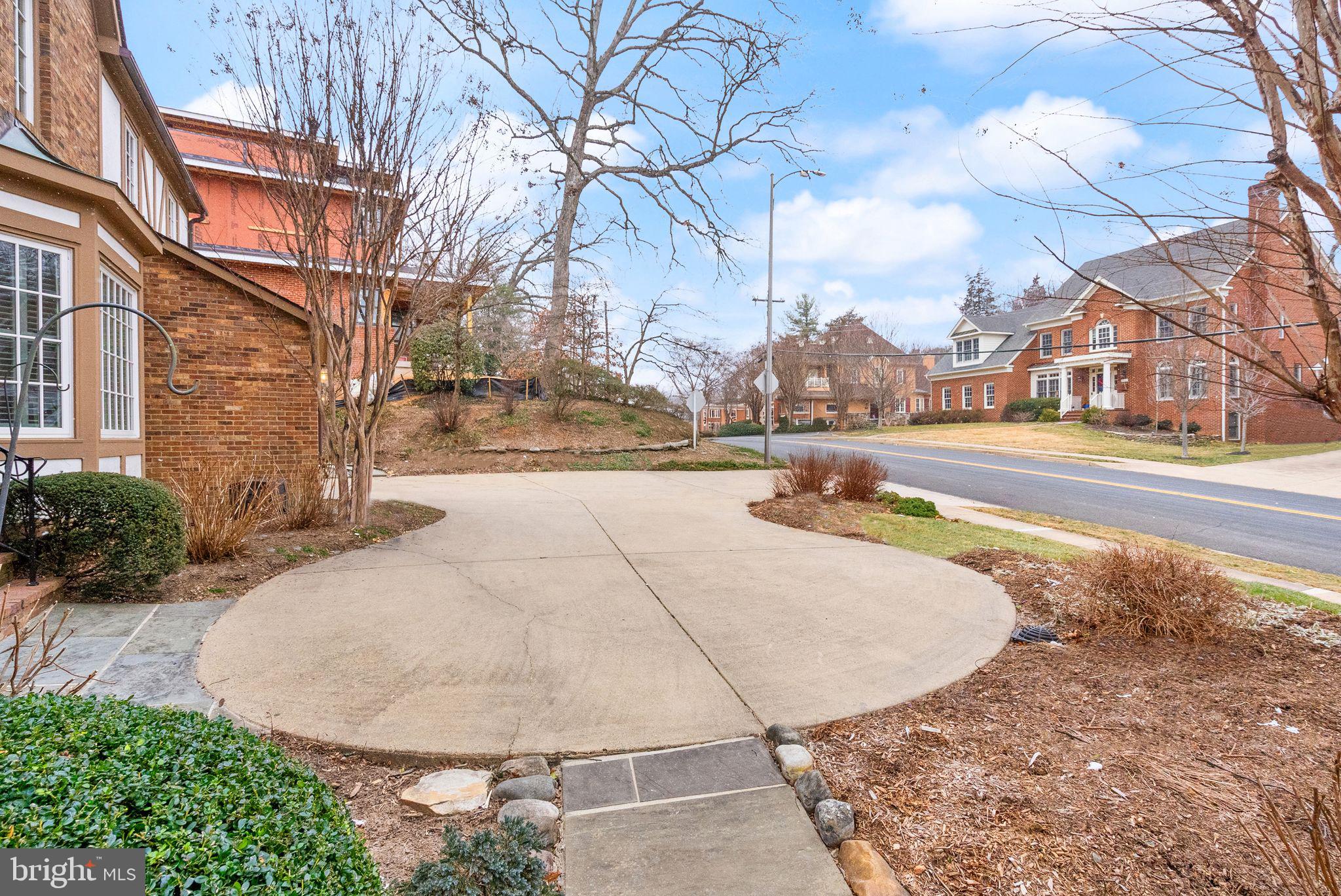 COUNTRY CLUB ESTATES - Residential