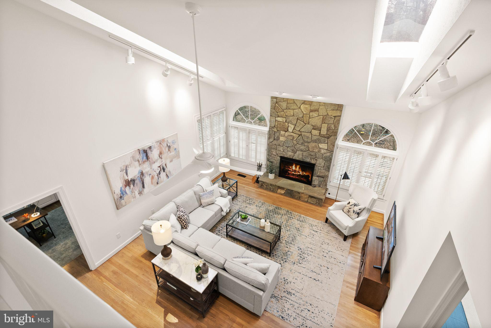 COUNTRY CLUB ESTATES - Residential