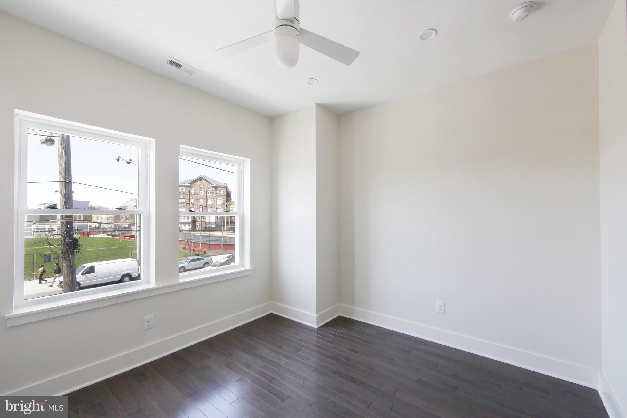 PORT RICHMOND - Residential