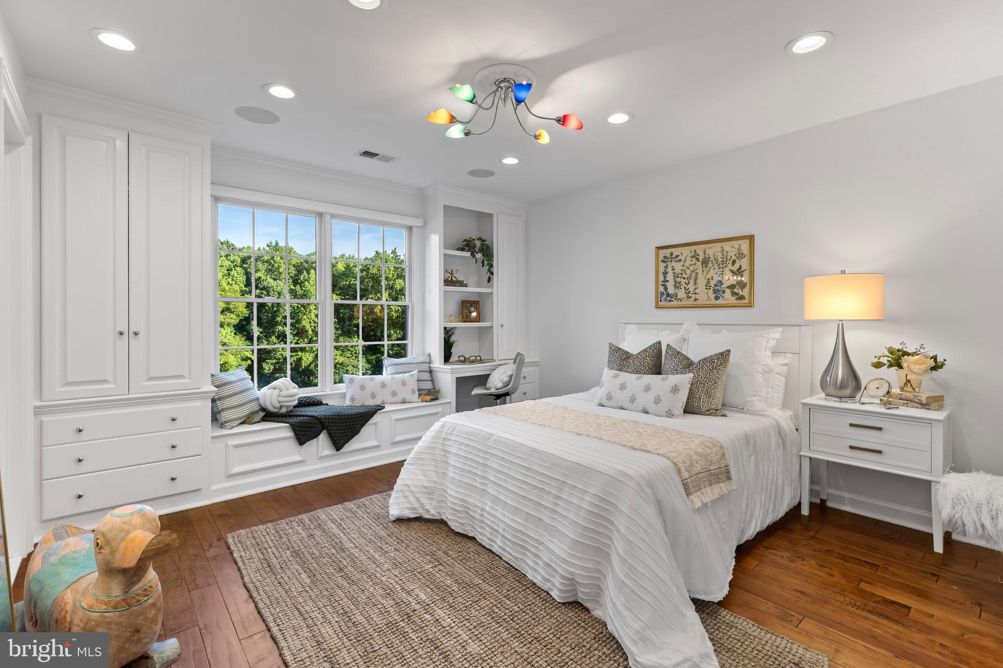SOUTH RIVER COLONY - Residential