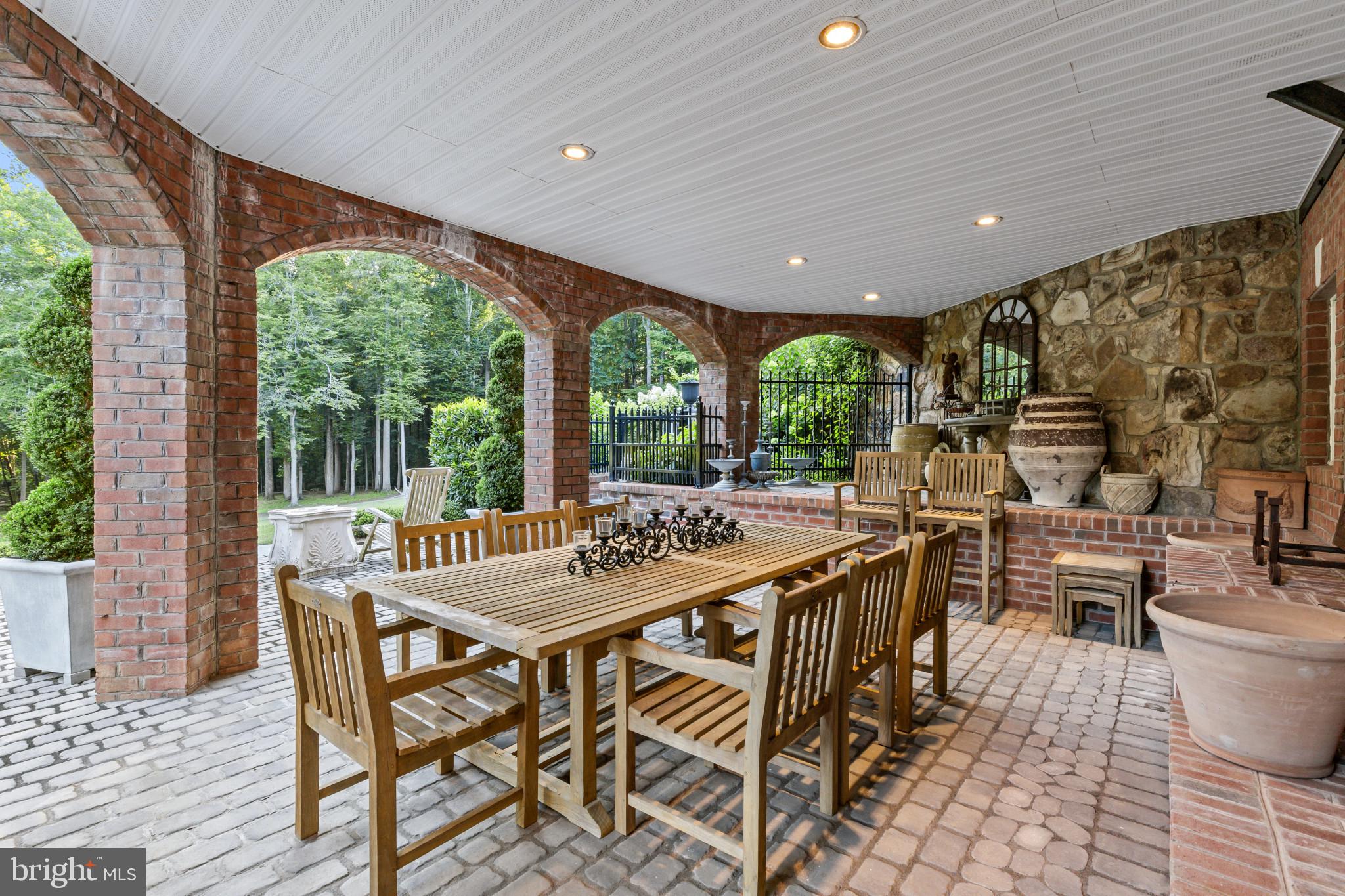 SOUTH RIVER COLONY - Residential