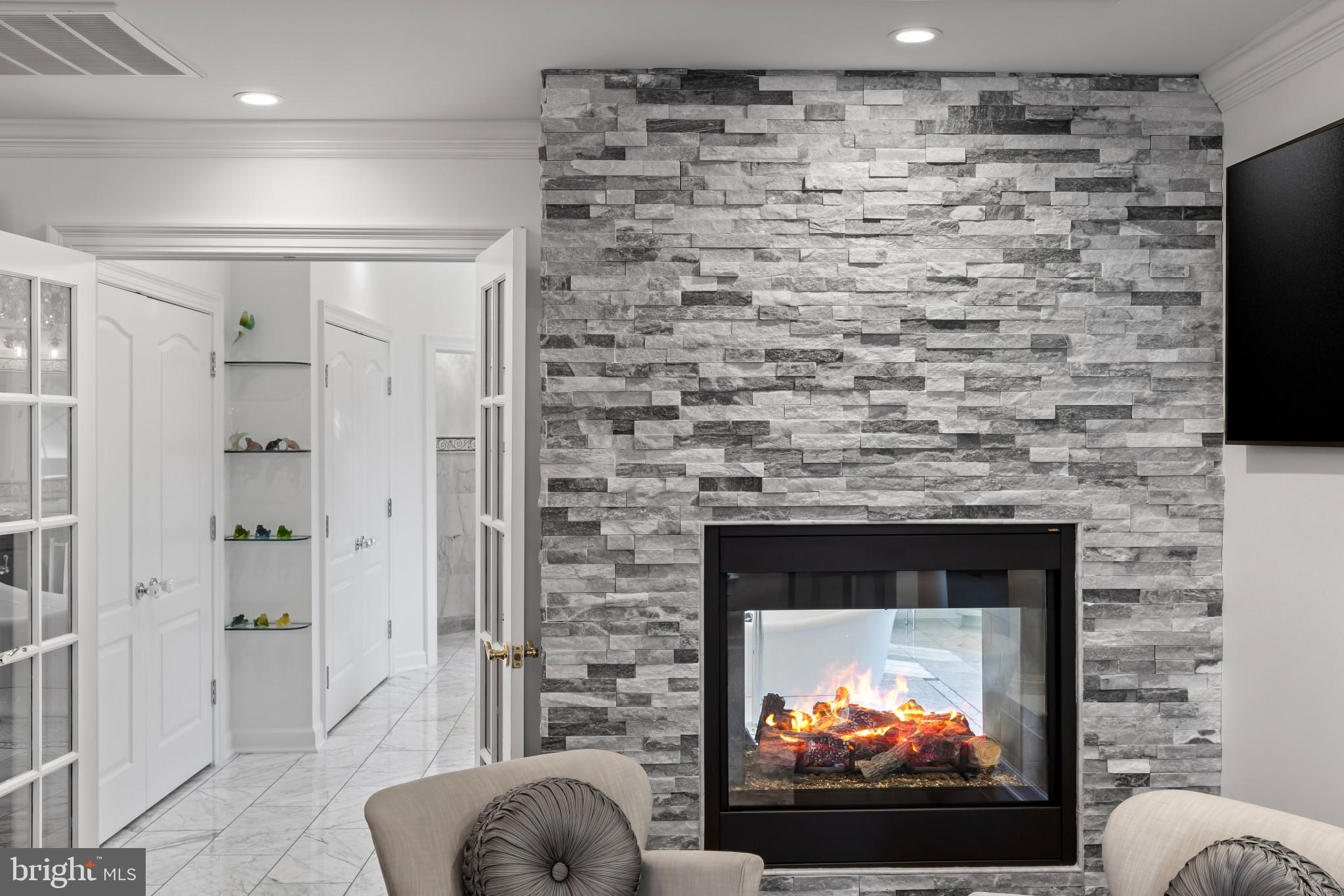 SOUTH RIVER COLONY - Residential