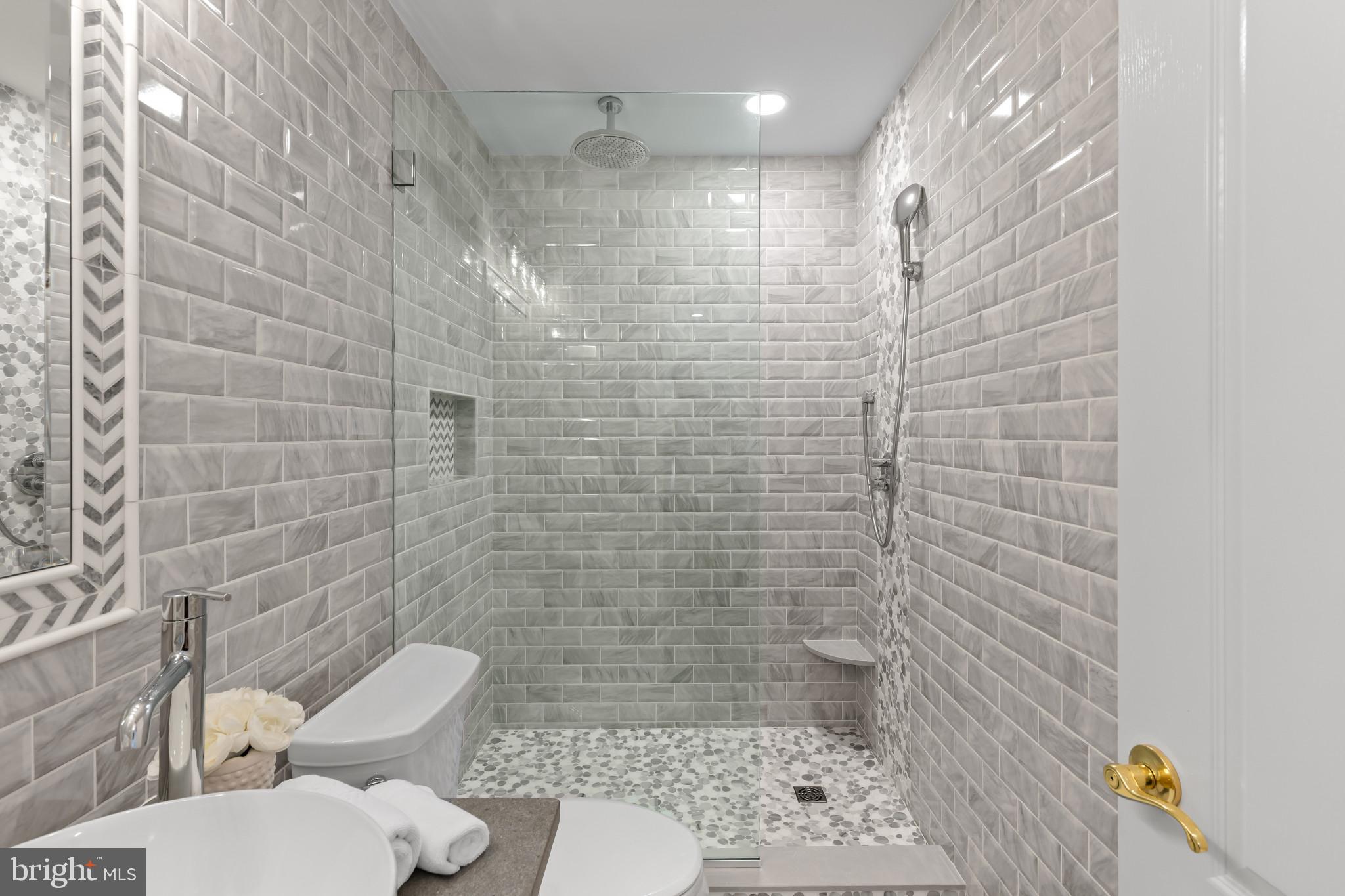 SOUTH RIVER COLONY - Residential