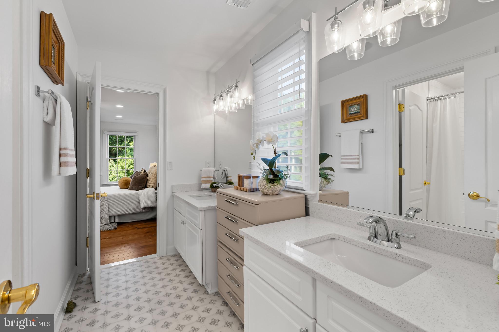 SOUTH RIVER COLONY - Residential