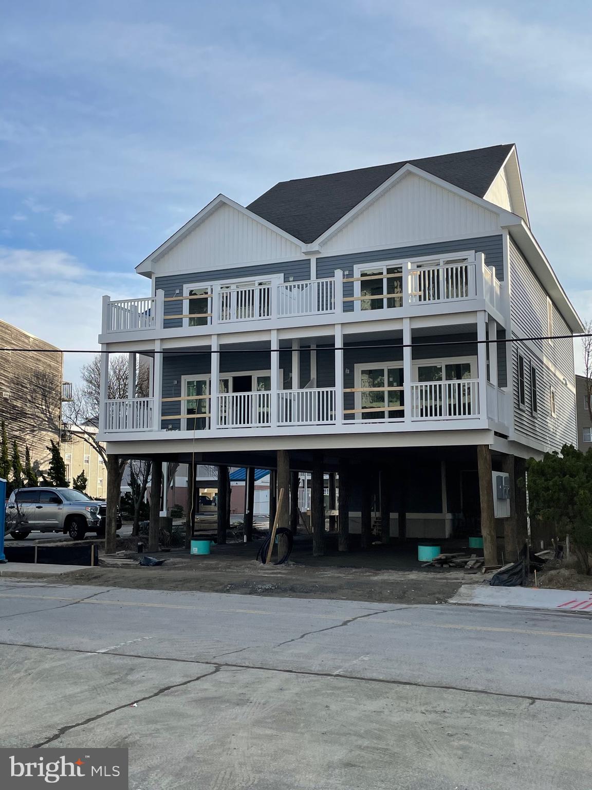 NEW CONSTRUCTION , DON'T WAIT !!<,DIRECT OCEANFRONT, 3 LEVEL 2600, SG. FT. TOWNHOUSE, 4 BEDROOMS , 4 BATHS ,, ALL BALCONIES OCEAN FRONT , LARGE DECKS, ELEVATOR, TOP OF THE LINE FINISHES , VERY SPECIALS UNITS,
