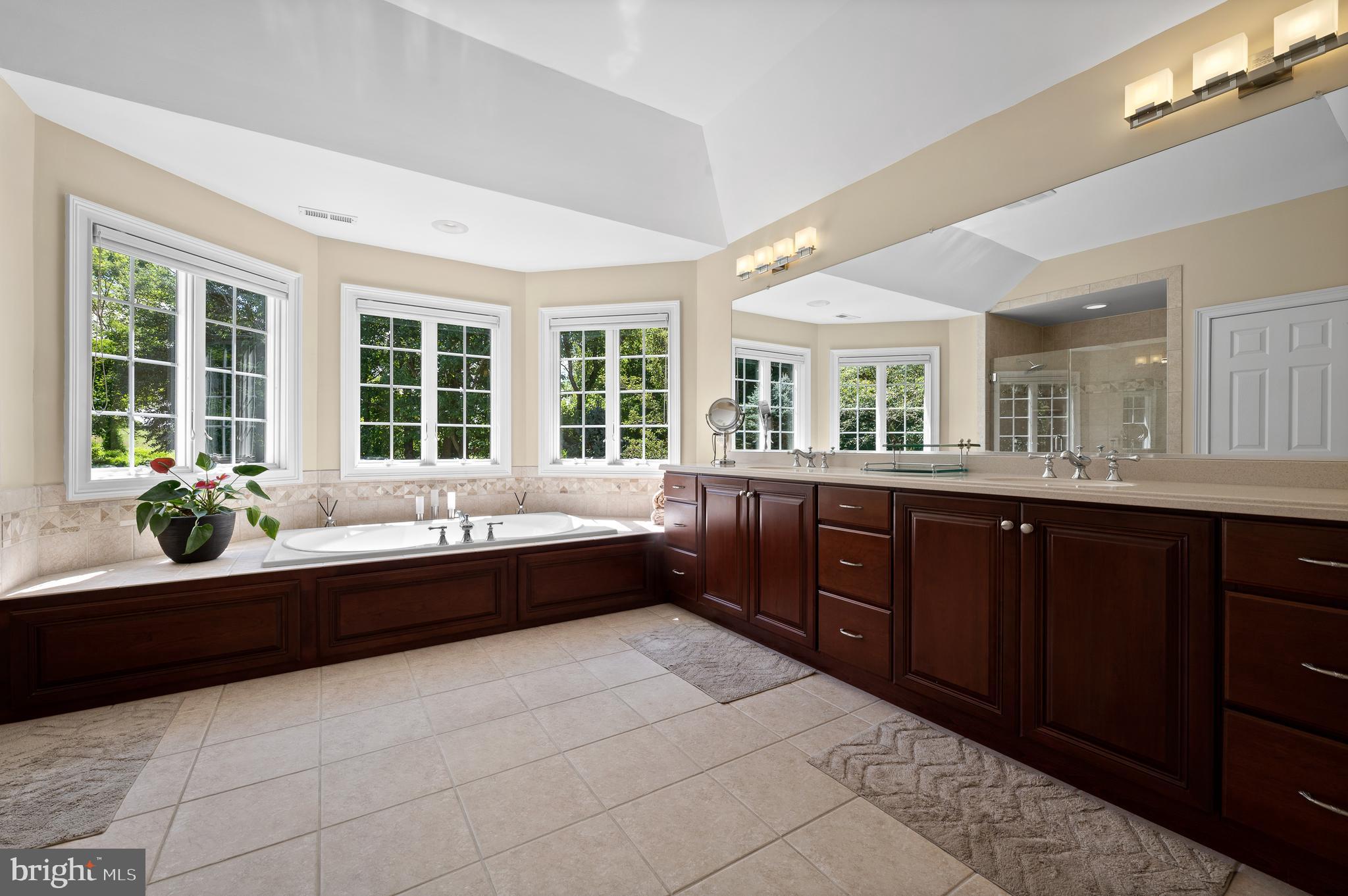 CHERRY CREEK - Residential