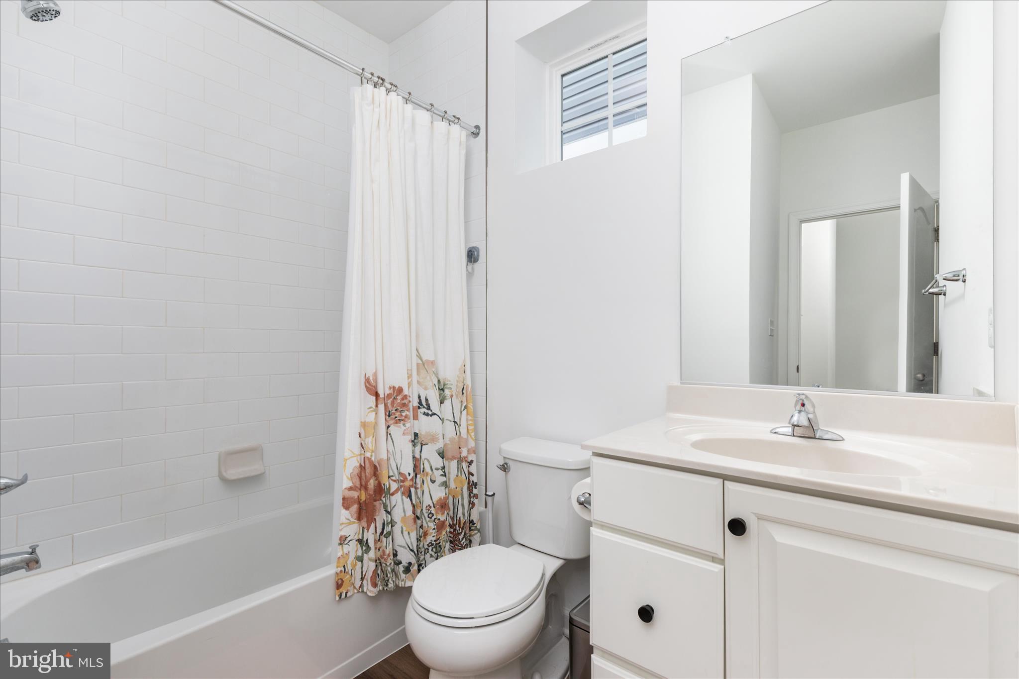 LOFTS AT CREEKSIDE - Residential