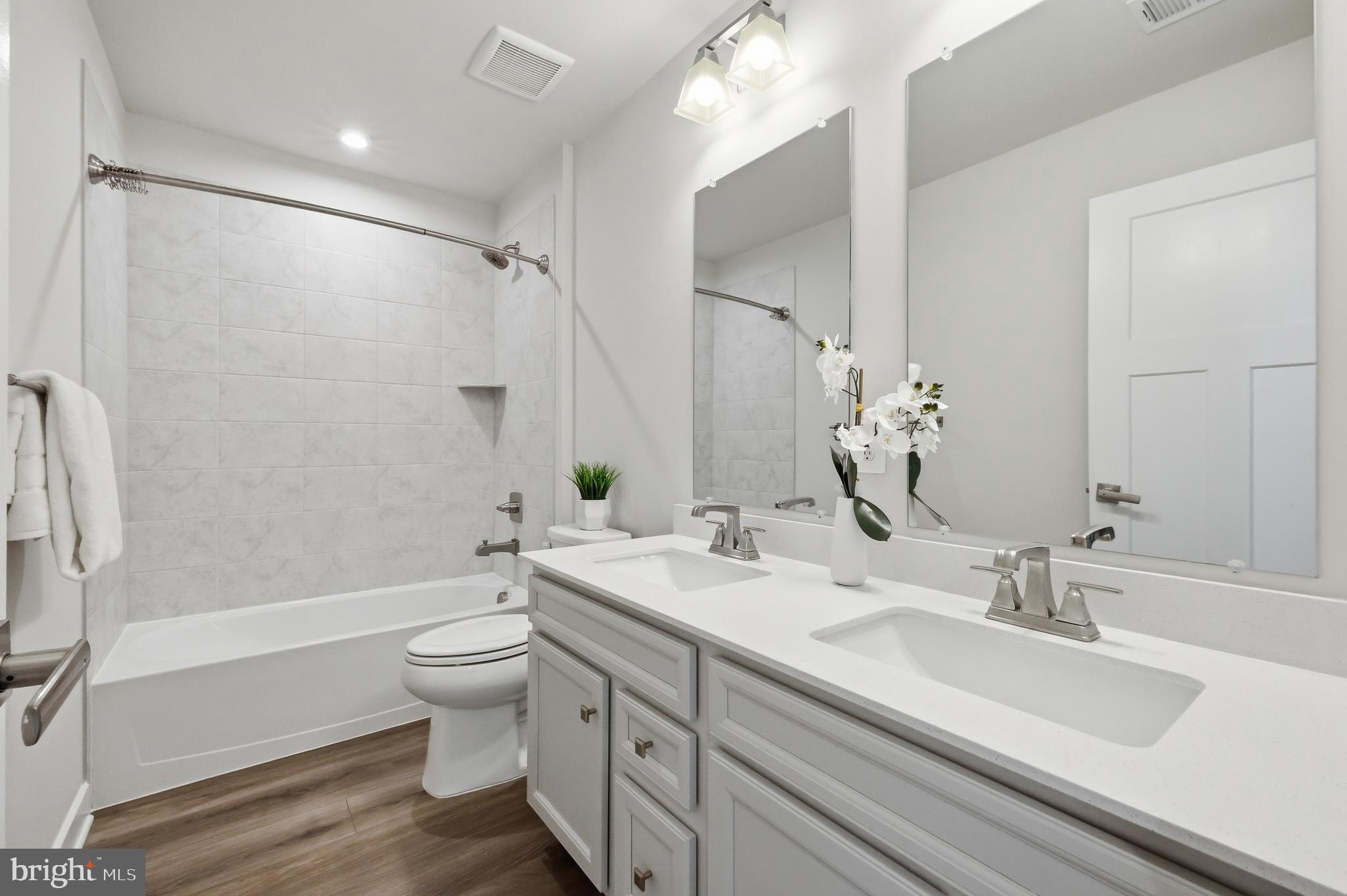 WELLINGTON FARMS - Residential