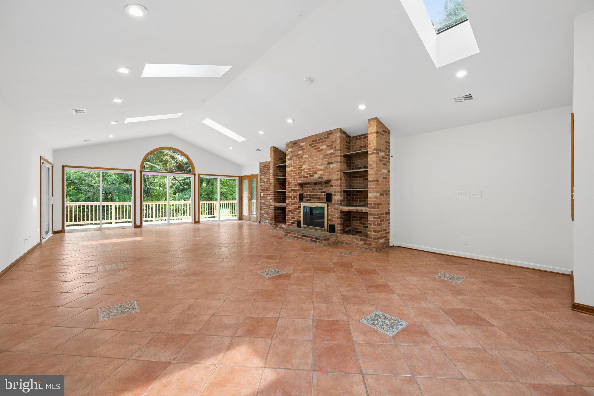 HICKORY HILL - Residential