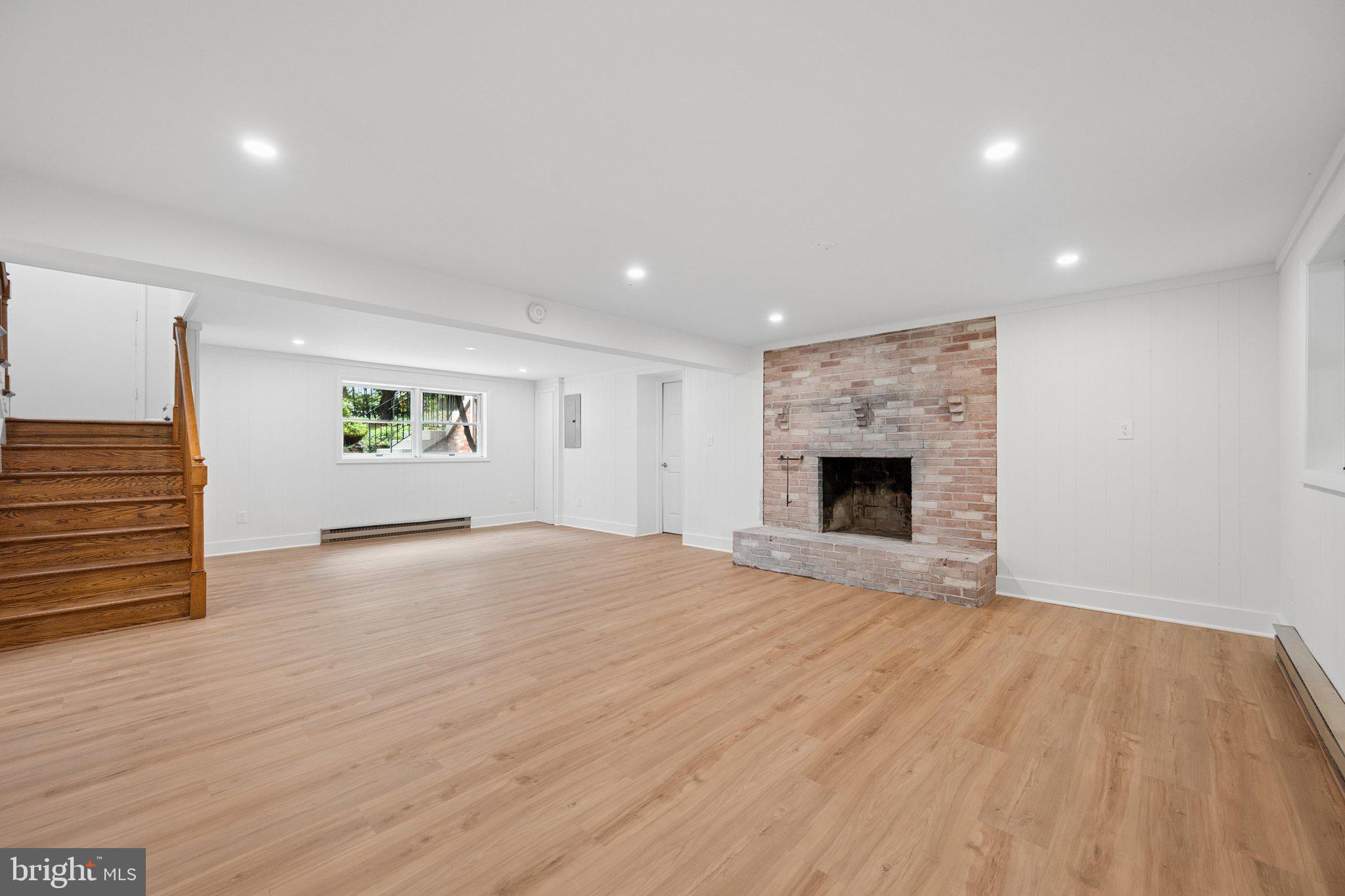 HICKORY HILL - Residential