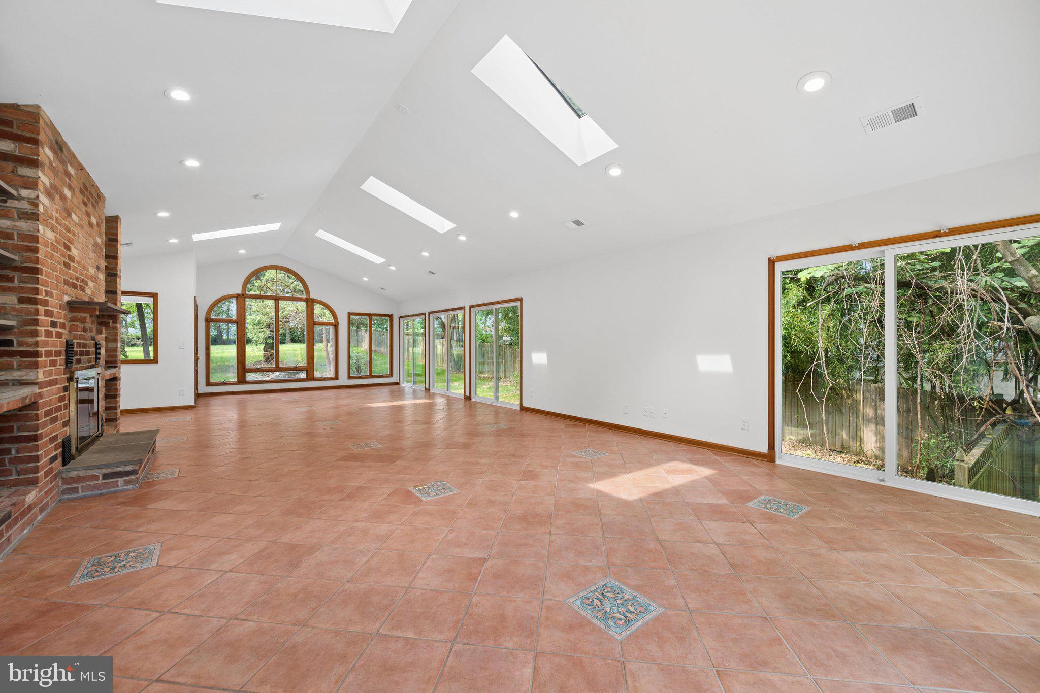 HICKORY HILL - Residential