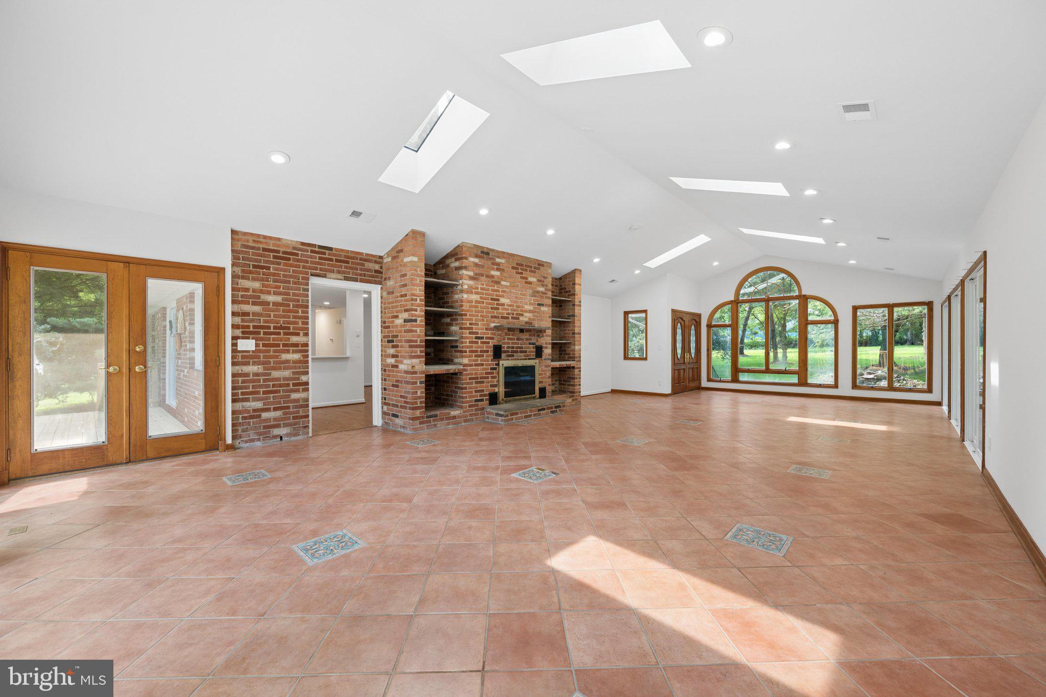 HICKORY HILL - Residential